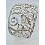 AMAZING 10.00ct APPROX HINGED 18ct WHITE GOLD DIAMOND ENCRUSTED BANGLE