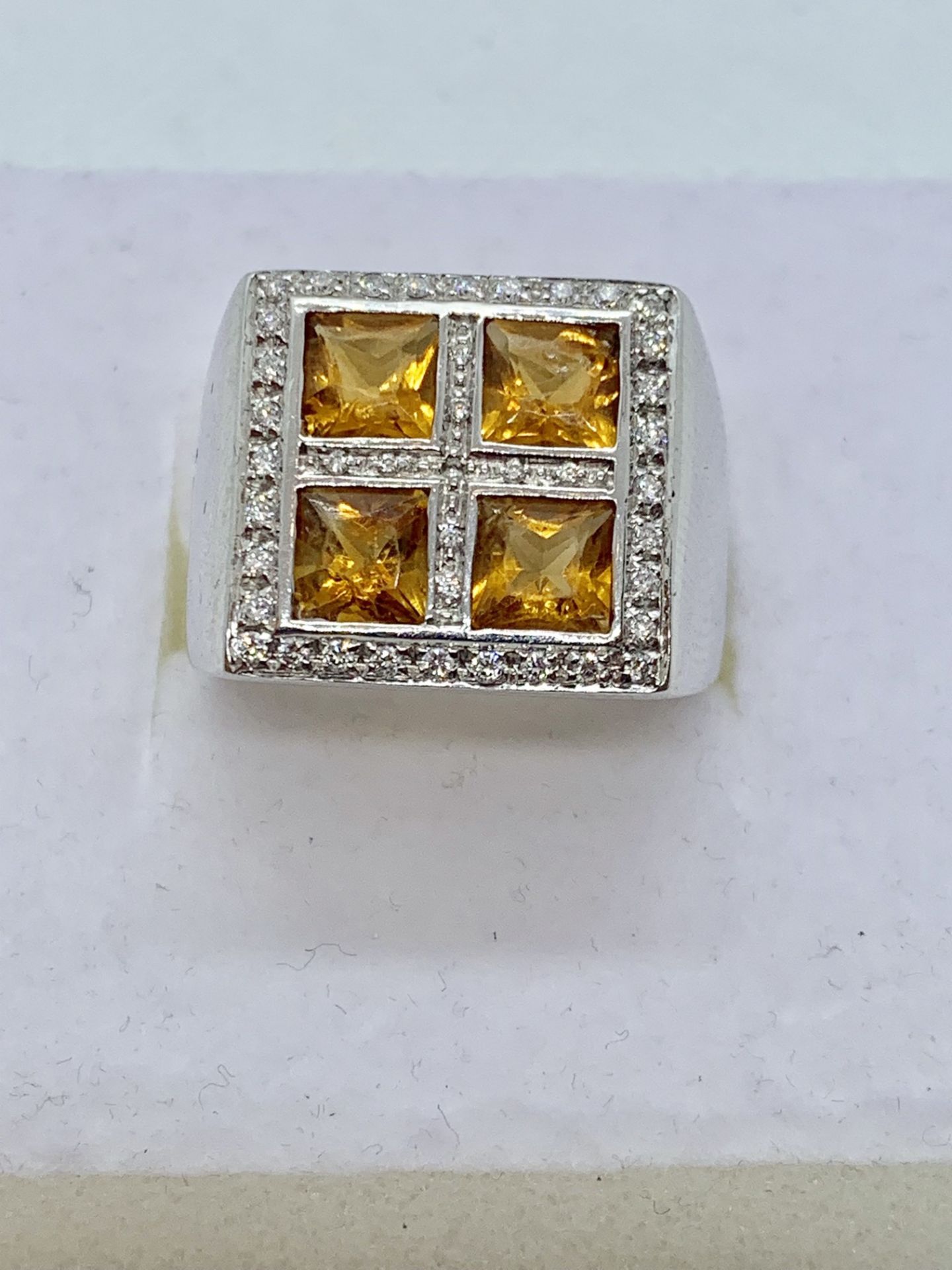 18ct WHITE GOLD CITRINE & DIAMOND RING