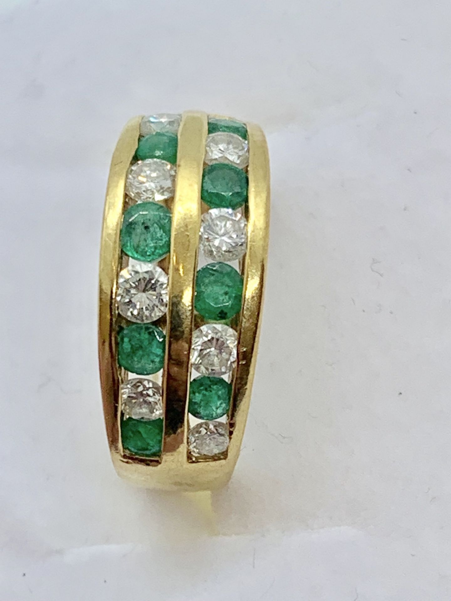 18ct GOLD EMERALD & DIAMOND DOUBLE CHANNEL SET RING - Image 2 of 3