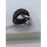 18ct WHITE GOLD LOVE KNOT BLACK DIAMOND RING 21.7grams