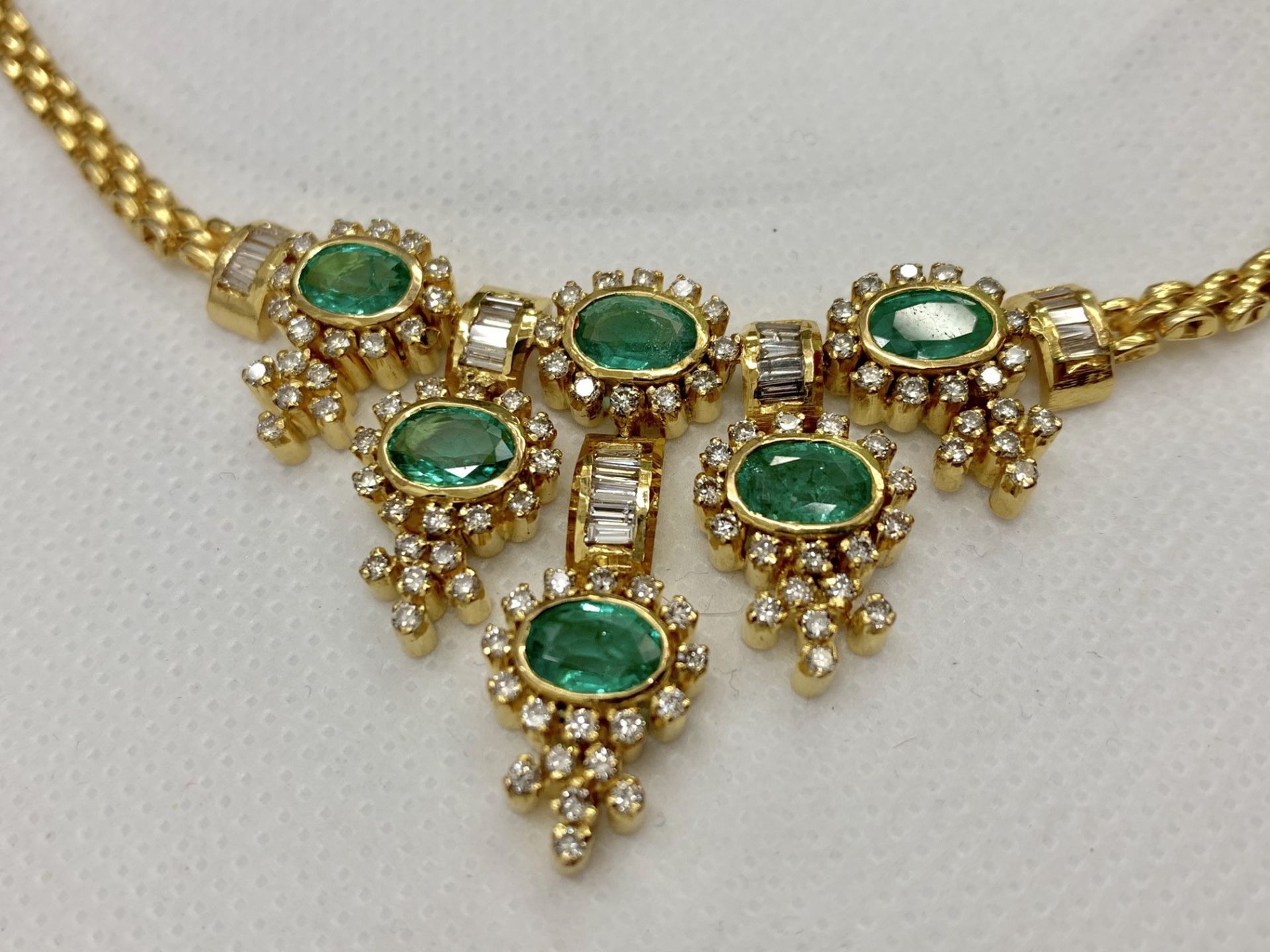 STUNNING EMERALD & DIAMOND NECKLACE WITH PANTHER LINK 18ct GOLD - 32 GRAMS - Image 2 of 6