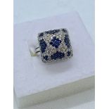 FINE 2.81ct BLUE SAPPHIRE & DIAMOND MODERN RING MARKED 750