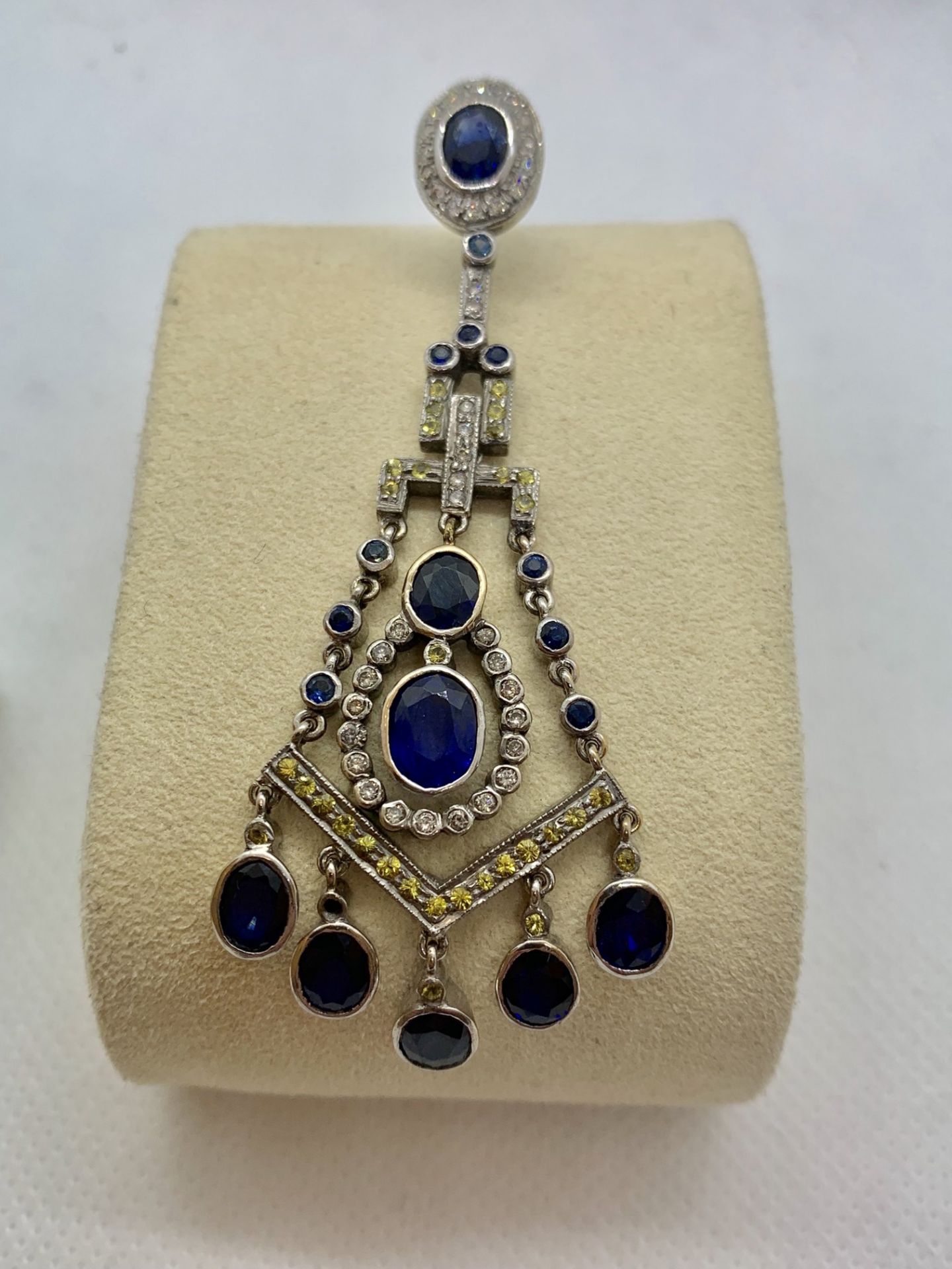 SPECTACULAR VINTAGE SAPPHIRE CHANDELIER EARRINGS - WHITE METAL - Image 6 of 8