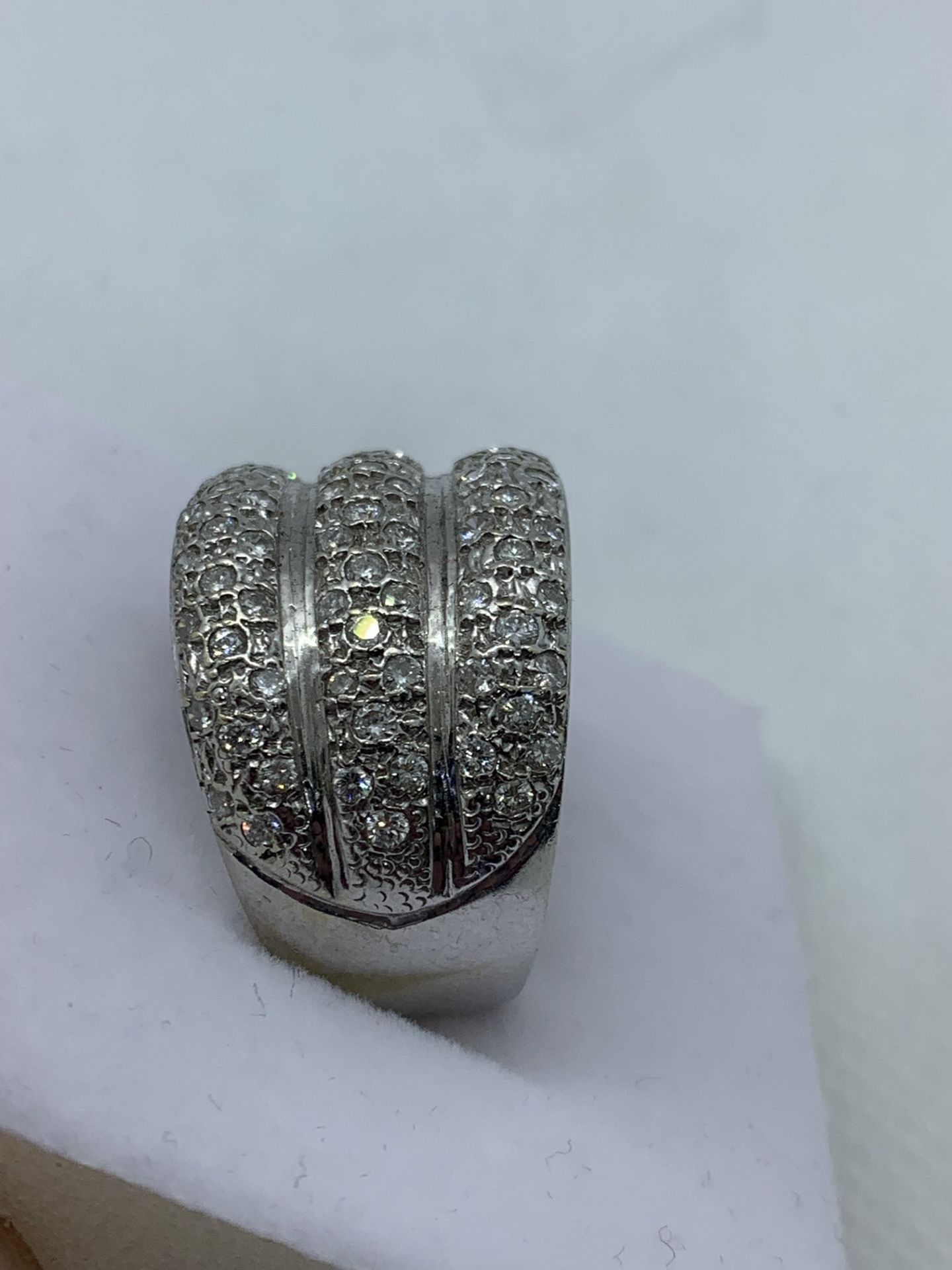 21.8 GRAMS 3 ROW DIAMOND UNISEX RING IN WHITE METAL TESTED AS 18ct GOLD - Image 2 of 3