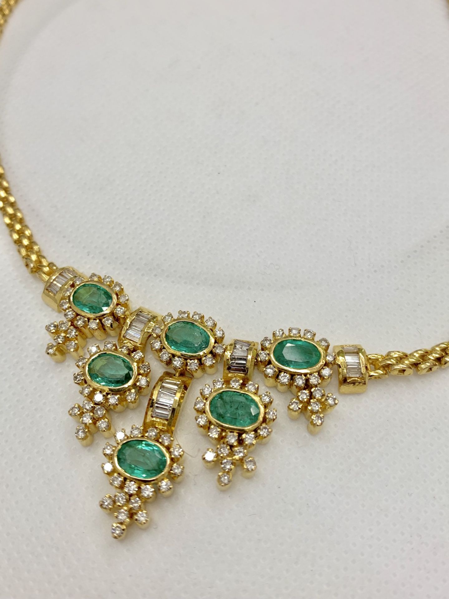 STUNNING EMERALD & DIAMOND NECKLACE WITH PANTHER LINK 18ct GOLD - 32 GRAMS - Image 5 of 6