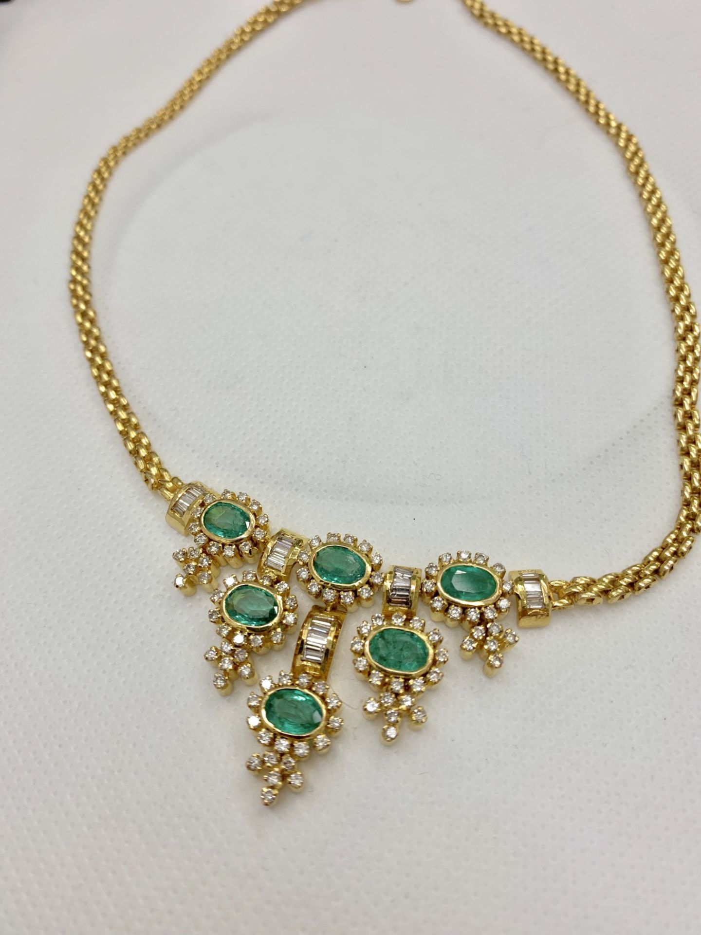 STUNNING EMERALD & DIAMOND NECKLACE WITH PANTHER LINK 18ct GOLD - 32 GRAMS - Image 3 of 6