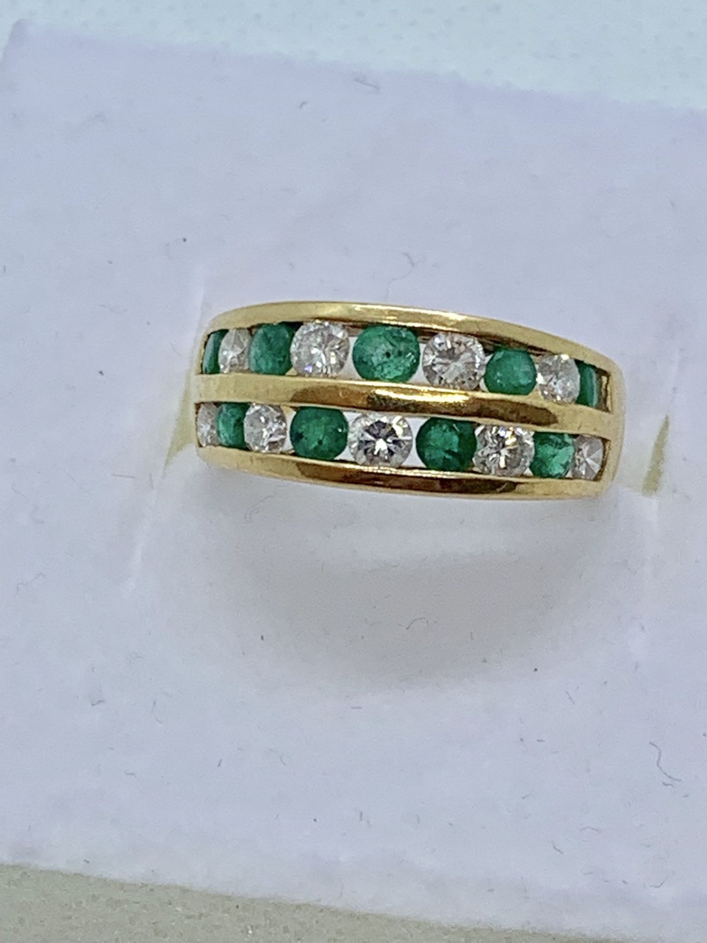 18ct GOLD EMERALD & DIAMOND DOUBLE CHANNEL SET RING - Image 3 of 3