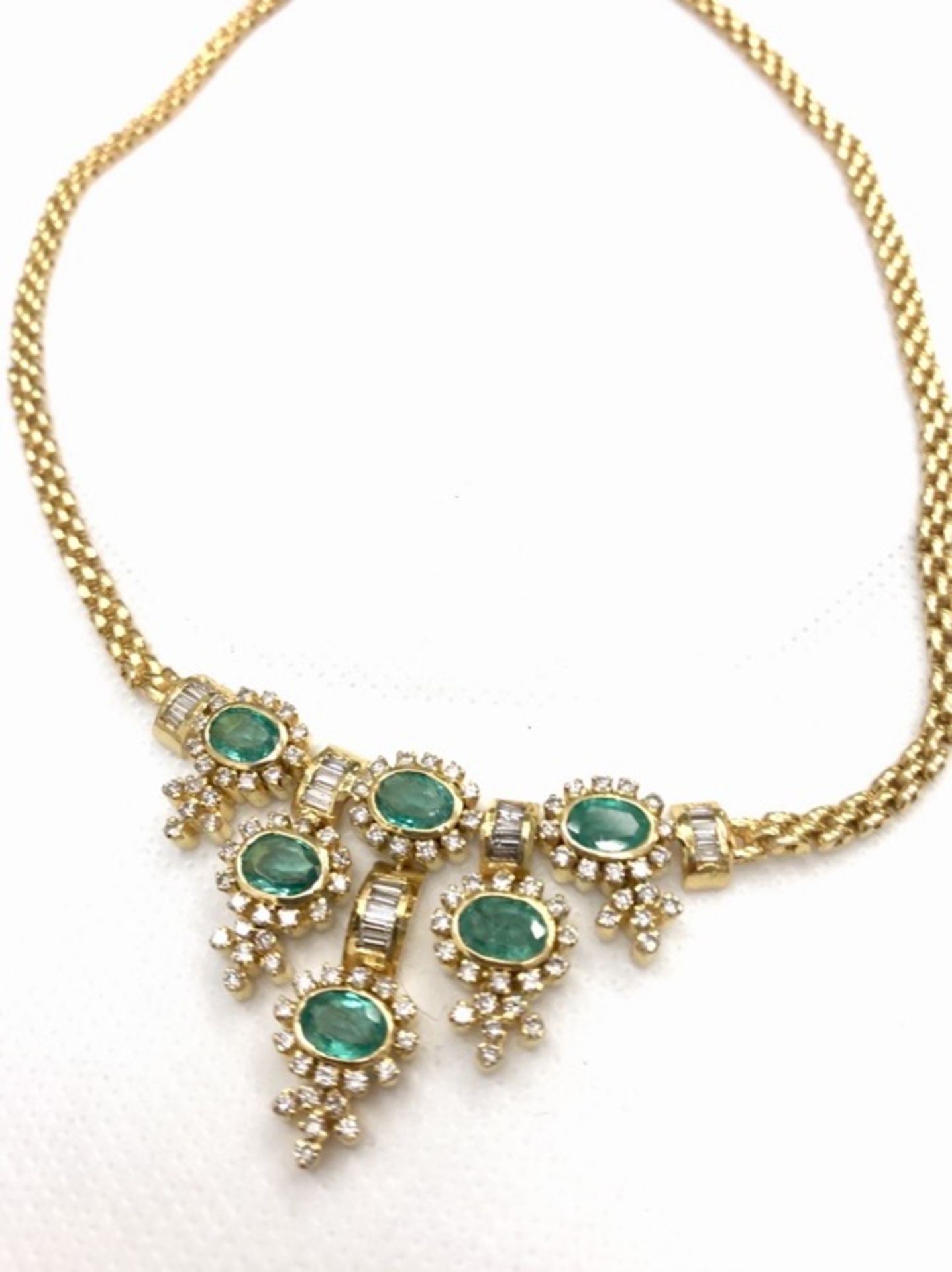 STUNNING EMERALD & DIAMOND NECKLACE WITH PANTHER LINK 18ct GOLD - 32 GRAMS