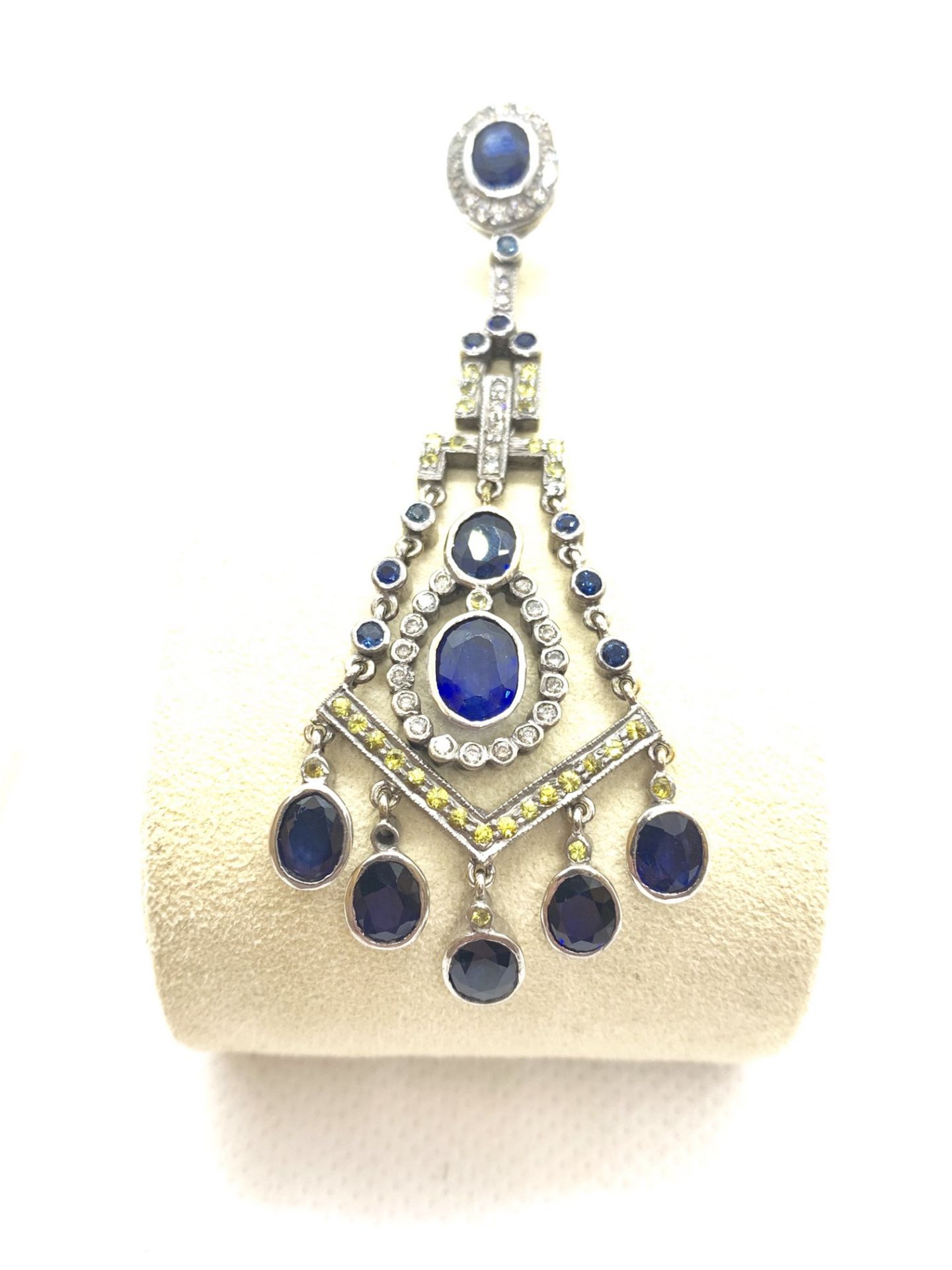 SPECTACULAR VINTAGE SAPPHIRE CHANDELIER EARRINGS - WHITE METAL - Image 5 of 8