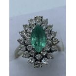 FINE EMERALD & DIAMOND RING SET IN WHITE METAL (TESTED AS WHITE GOLD)