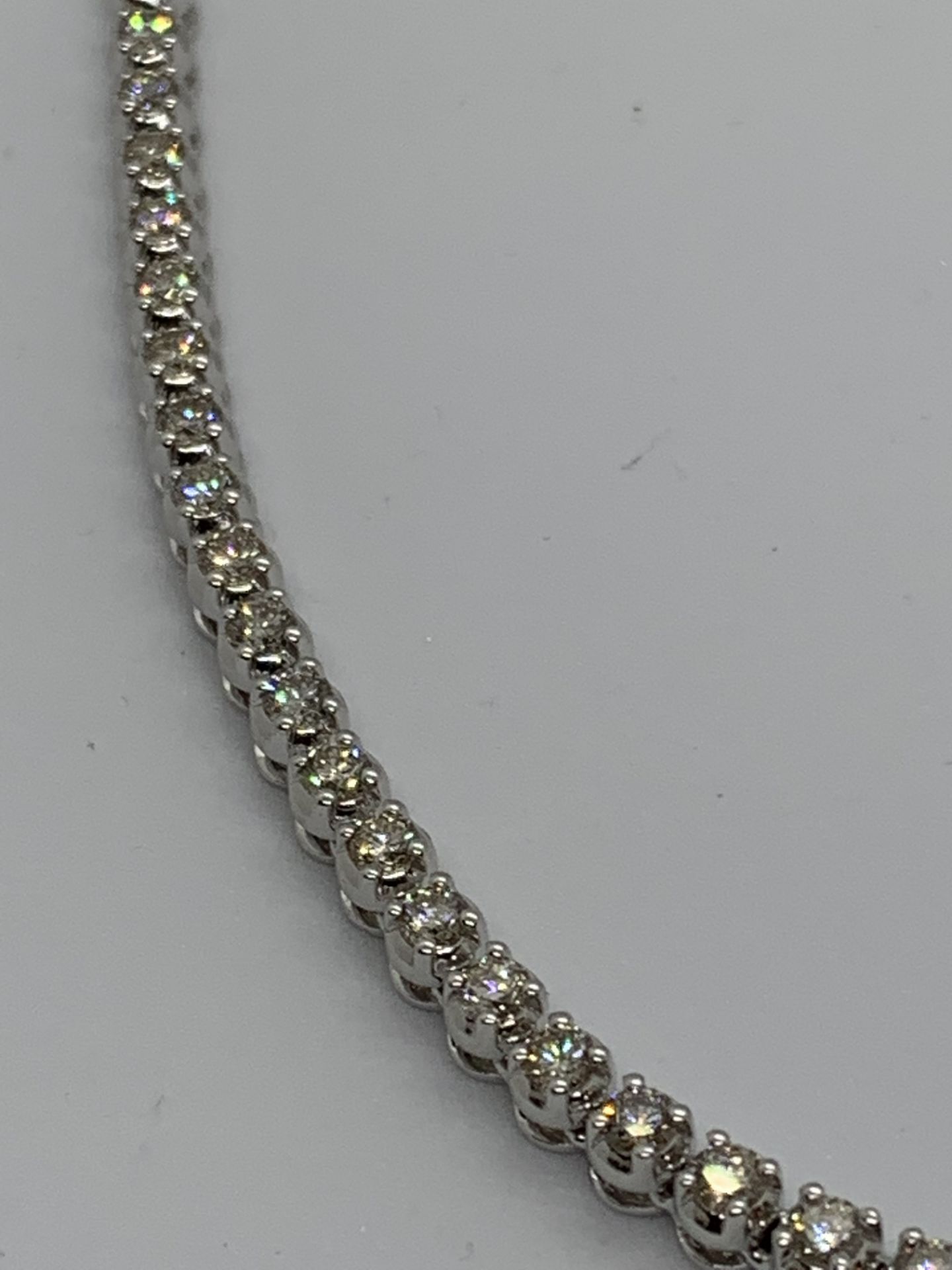 8.01ct DIAMOND NECKLACE SET IN WHITE GOLD - Image 2 of 4