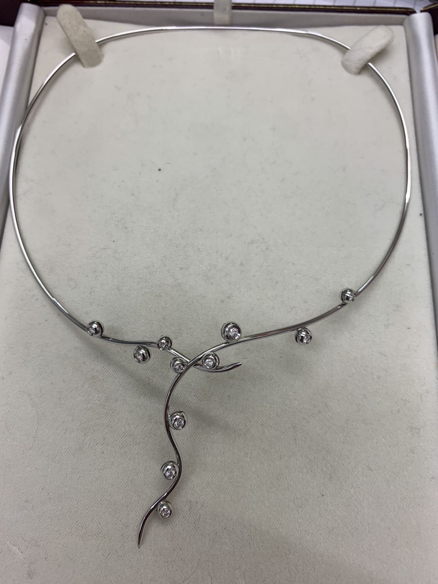 18ct WHITE GOLD DIAMOND SET NECKLACE