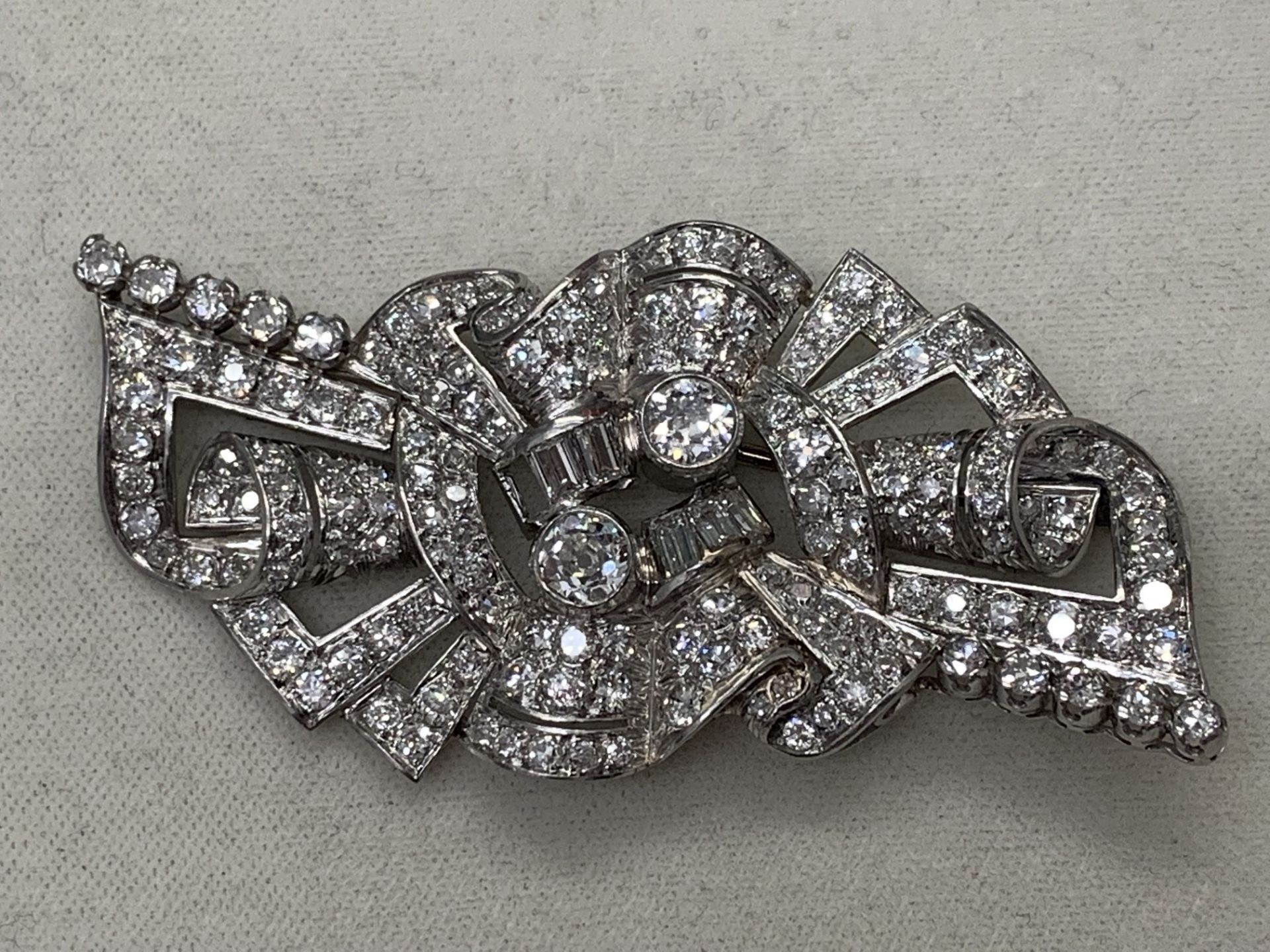 18ct WHITE GOLD DIAMOND SET BROOCH - APPROX 6.00cts - Image 4 of 9