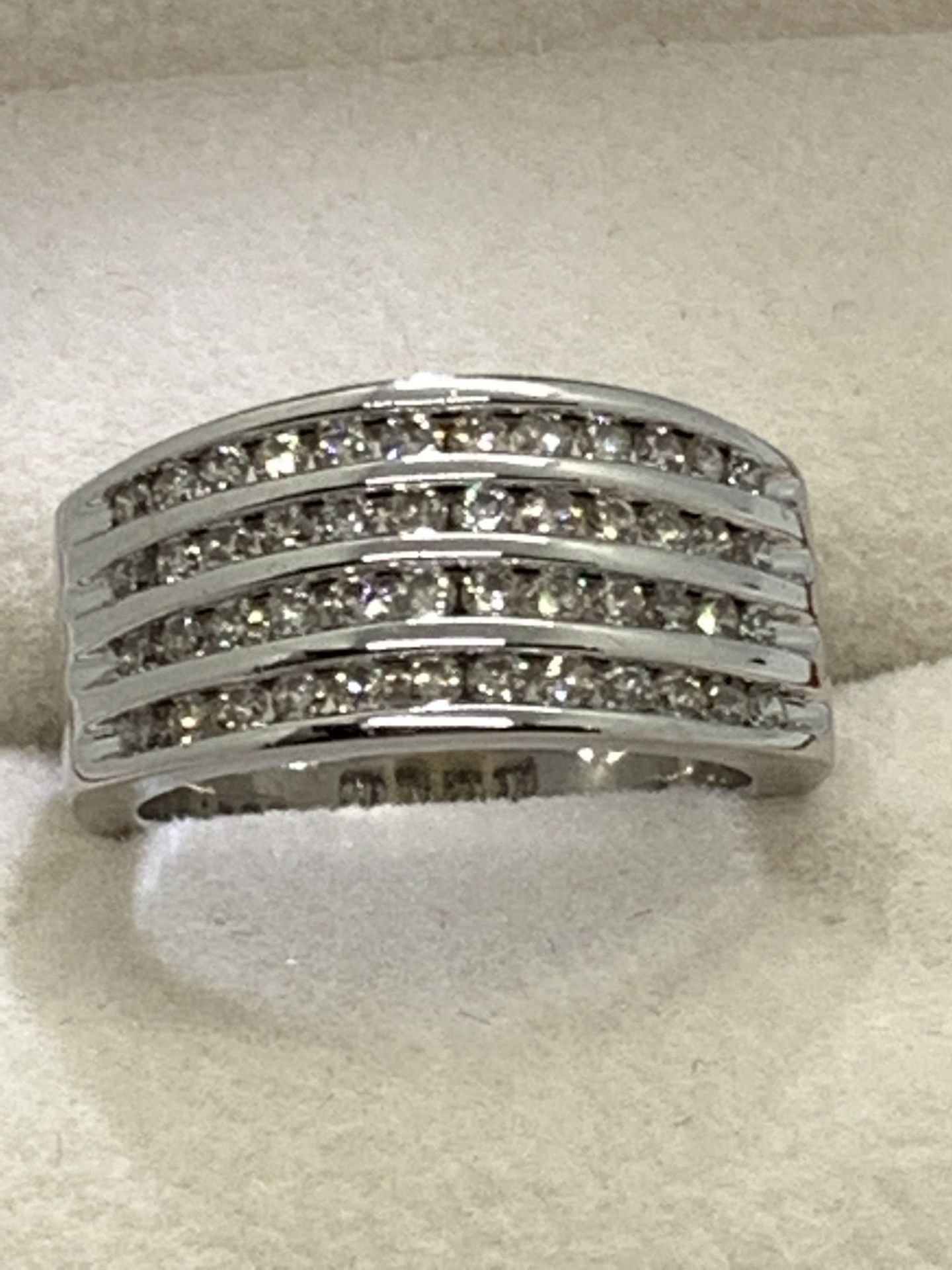 18ct WHITE GOLD 4 ROW DIAMOND RING 1.00ct