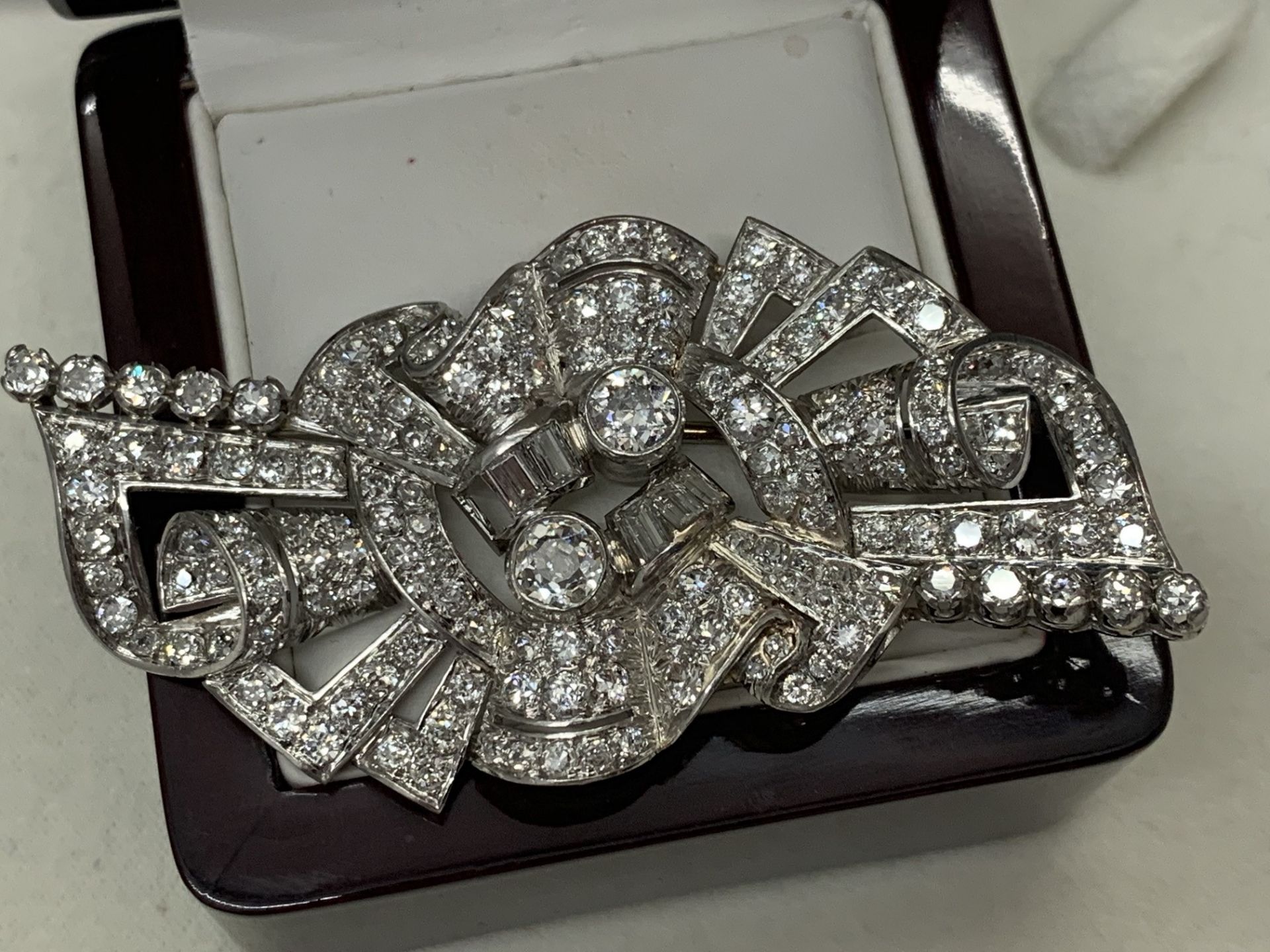 18ct WHITE GOLD DIAMOND SET BROOCH - APPROX 6.00cts - Image 5 of 9
