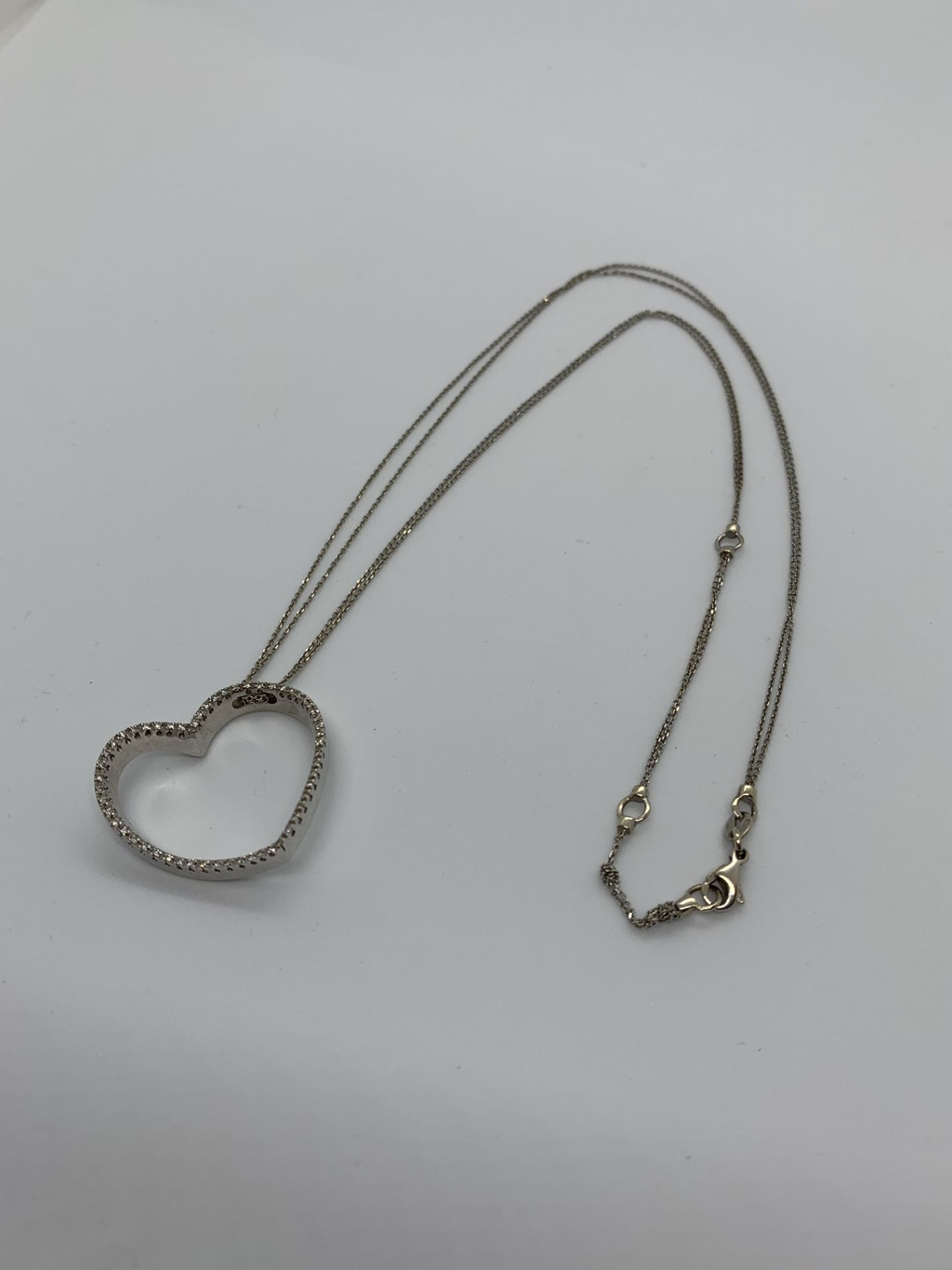 18ct GOLD DIAMOND SET HEART BY GIOVANNI FERRARIS + CHAIN - Image 3 of 3