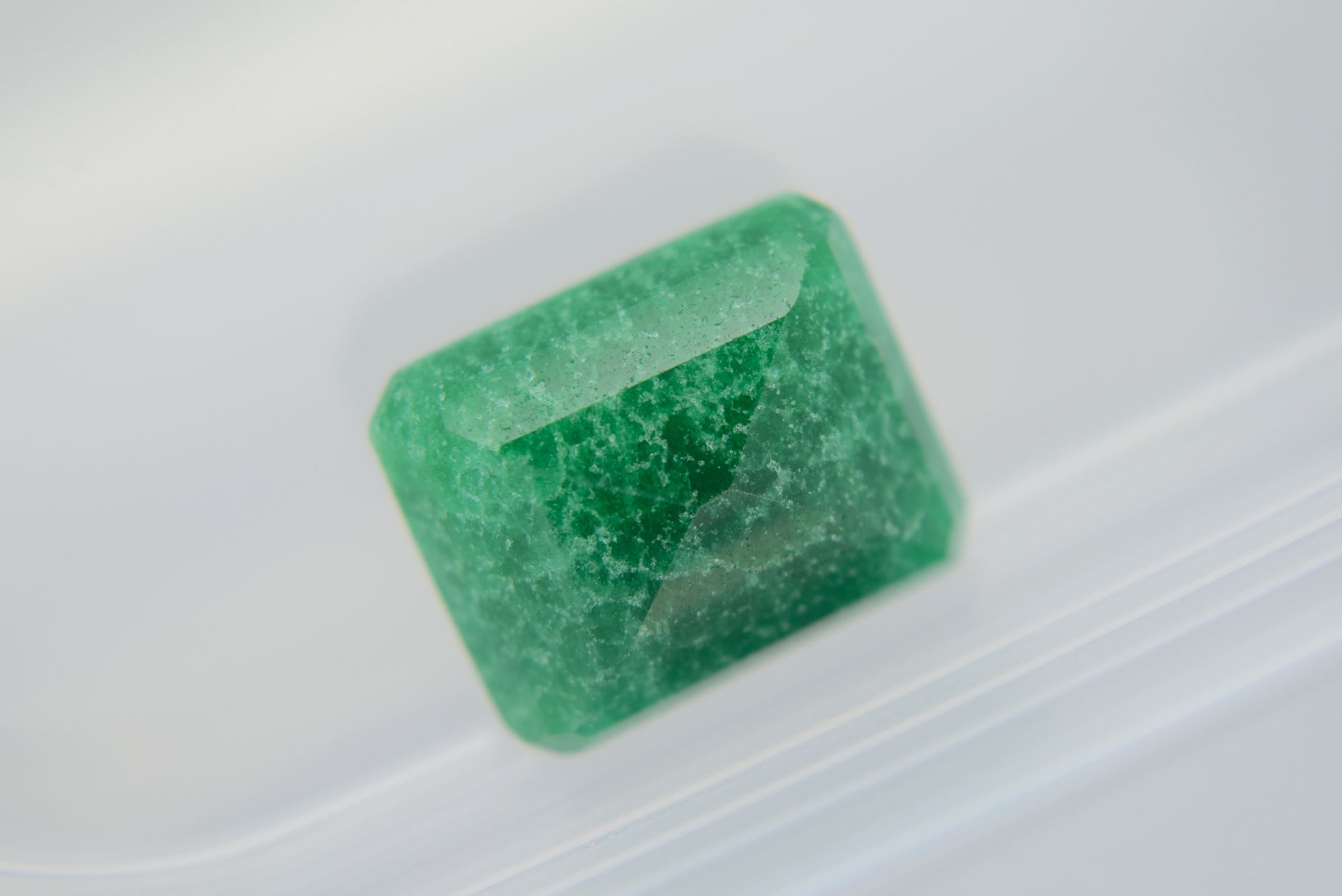 14.940ct Green Stone (Tested as Emerald) - Image 2 of 4