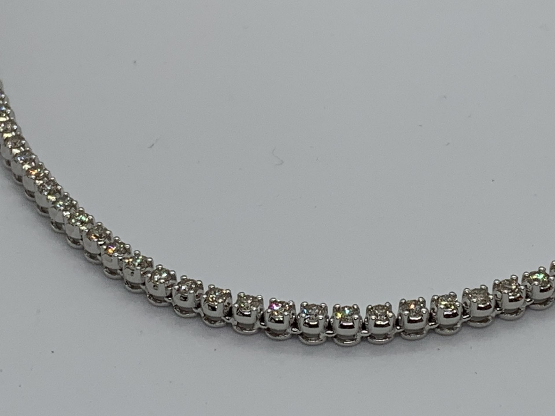 8.01ct DIAMOND NECKLACE SET IN WHITE GOLD - Image 3 of 4