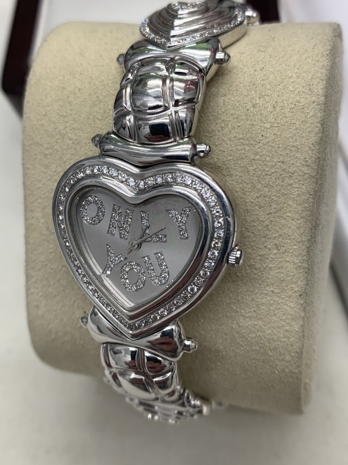 18ct WHITE GOLD & DIAMOND SET GAUTIER HEART SHAPED "ONLY YOU" WATCH - Image 6 of 9