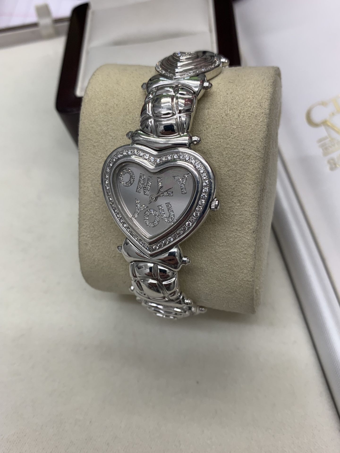 18ct WHITE GOLD & DIAMOND SET GAUTIER HEART SHAPED "ONLY YOU" WATCH - Image 5 of 9