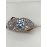 18ct GOLD BLUE TOPAZ & DIAMOND RING - APPROX 7.9 GRAMS