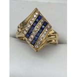 18ct YELLOW GOLD SAPPHIRE & DIAMOND RING - 4.7 GRAMS