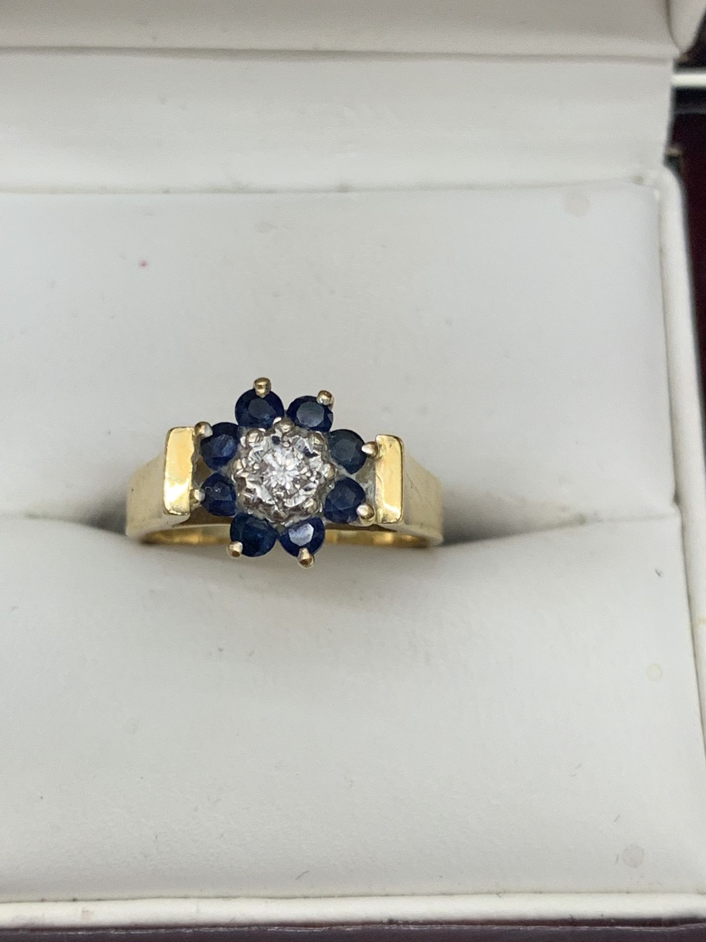 18ct GOLD SAPPHIRE & DIAMOND RING