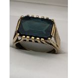 MENS LARGE RING SET WITH SMOKY GREEN STONE - 8 GRAMS