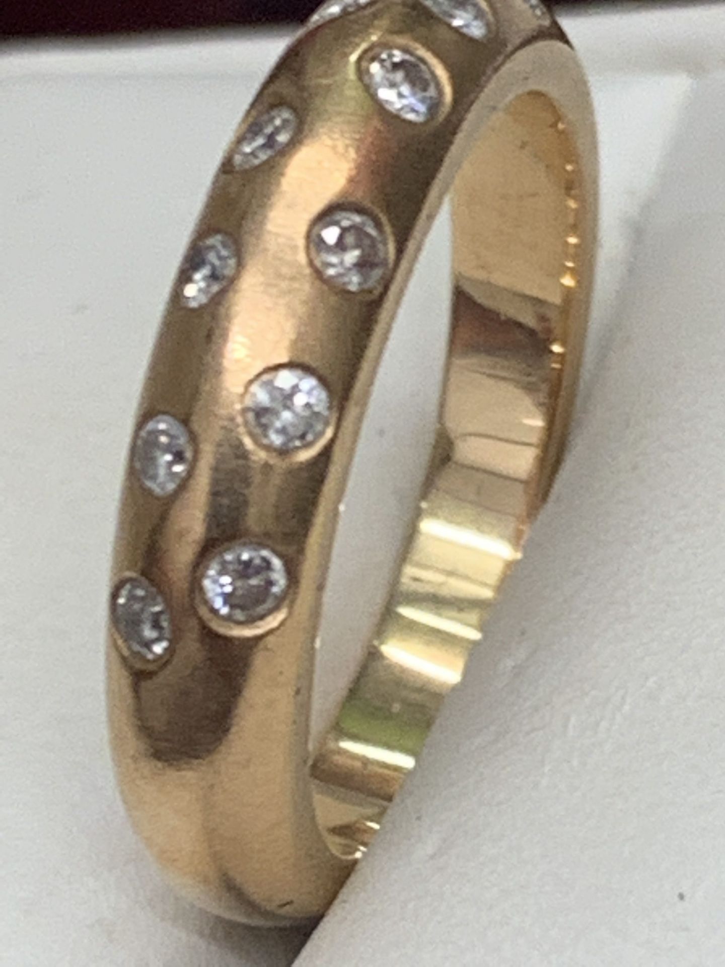 18ct GOLD MULTI DIAMOND SET RING - 5.5 GRAMS