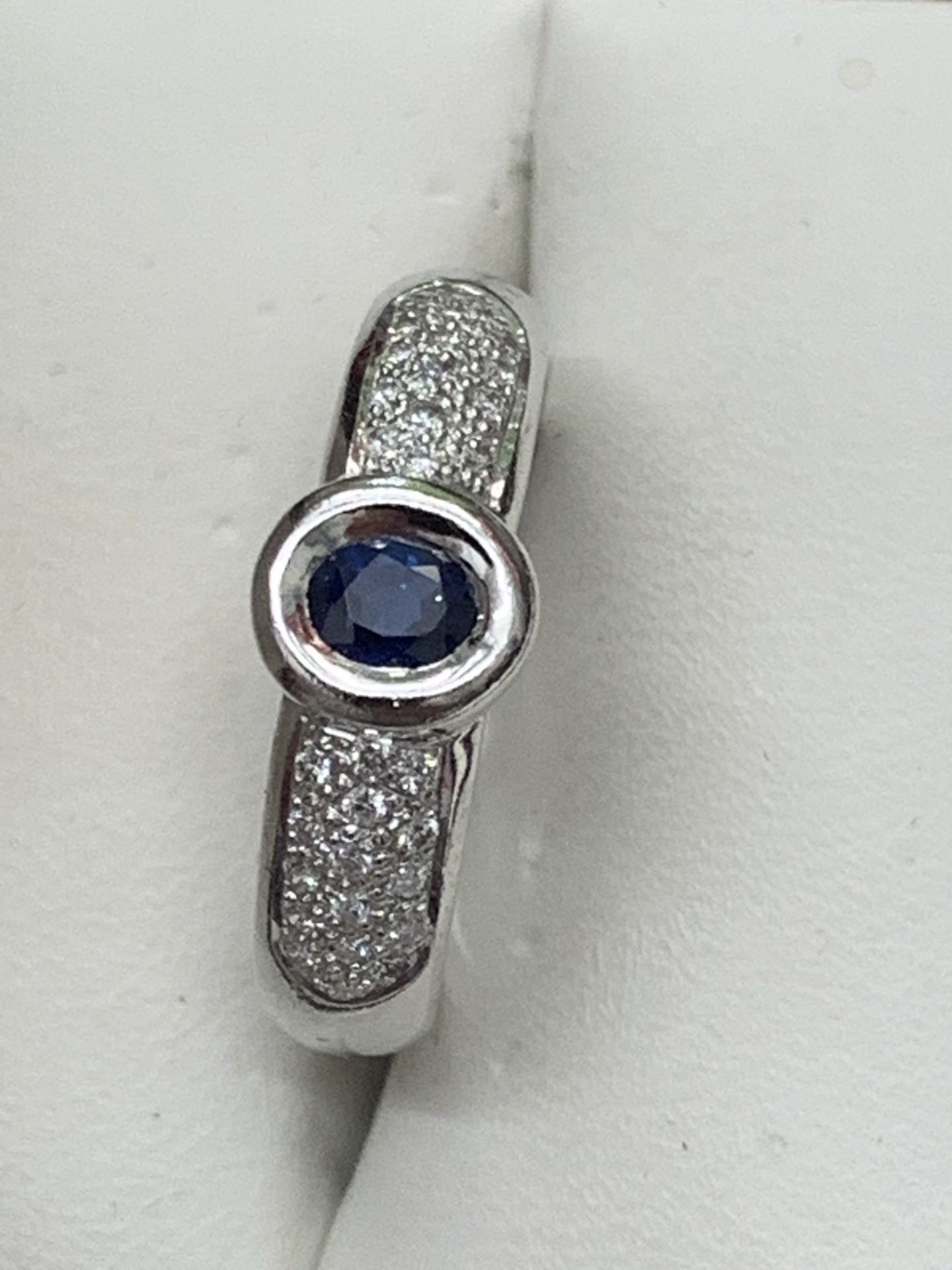 18ct WHITE GOLD SAPPHIRE & DIAMOND RING - 5 GRAMS - Image 2 of 2