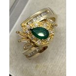 EMERALD & DIAMOND SET RING IN 18ct GOLD - 9.6g APPROX - SIZE S APPROX