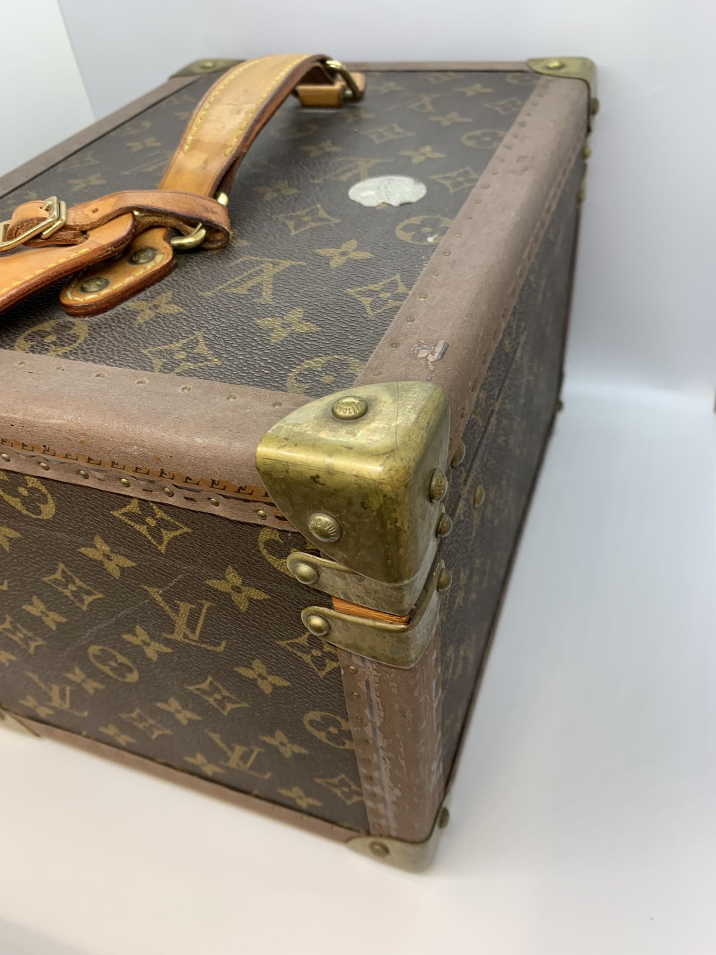 RARE VINTAGE LOUIS VUITTON VANITY CASE - Image 5 of 13