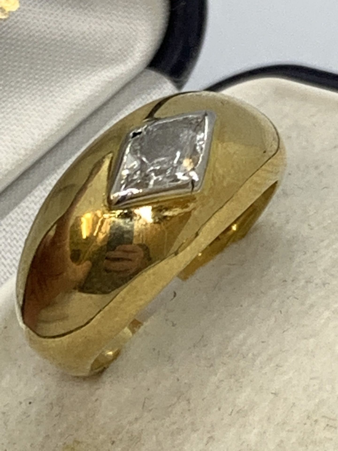 DIAMOND RING SET IN 18ct YELLOW GOLD - 10.9g APPROX - SIZE P APPROX - Image 4 of 6