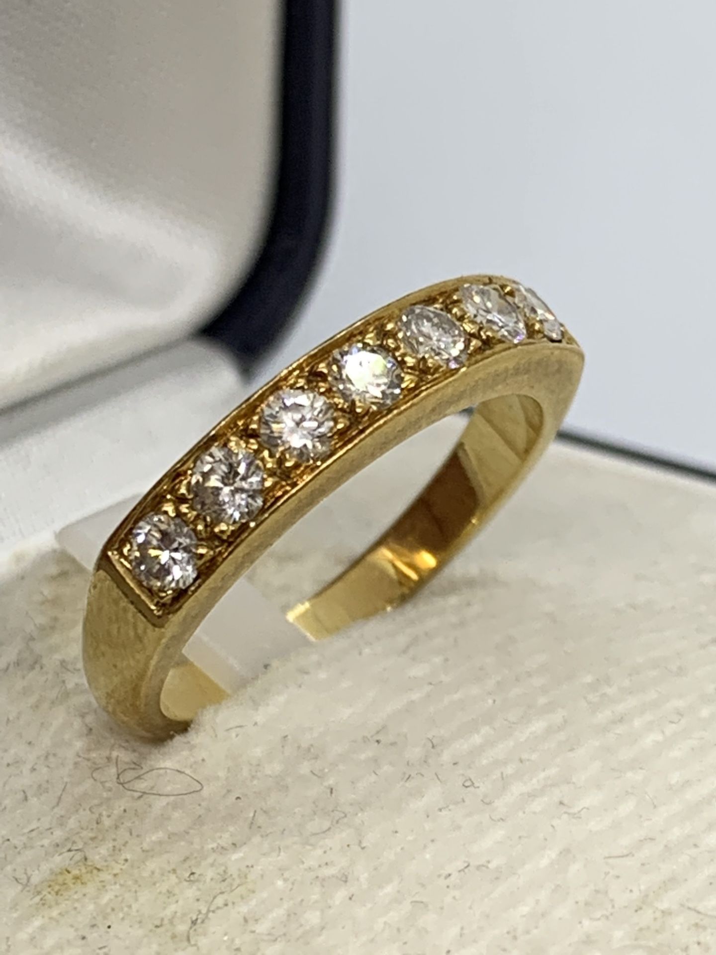 DIAMOND 1/2 ETERNITY RING IN 18ct YELLOW GOLD - 4.1g APPROX - SIZE M APPROX - Image 5 of 8