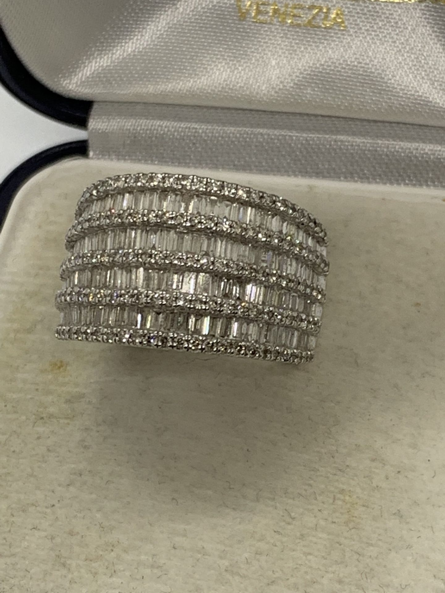 2.14ct DIAMOND SET BAND WHITE GOLD