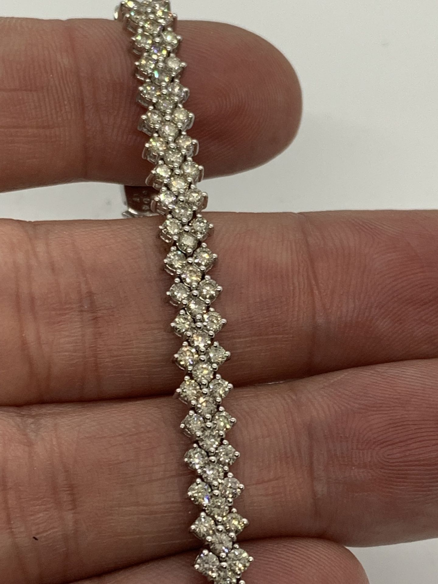 6.04ct DIAMOND BRACELET SET IN WHITE GOLD