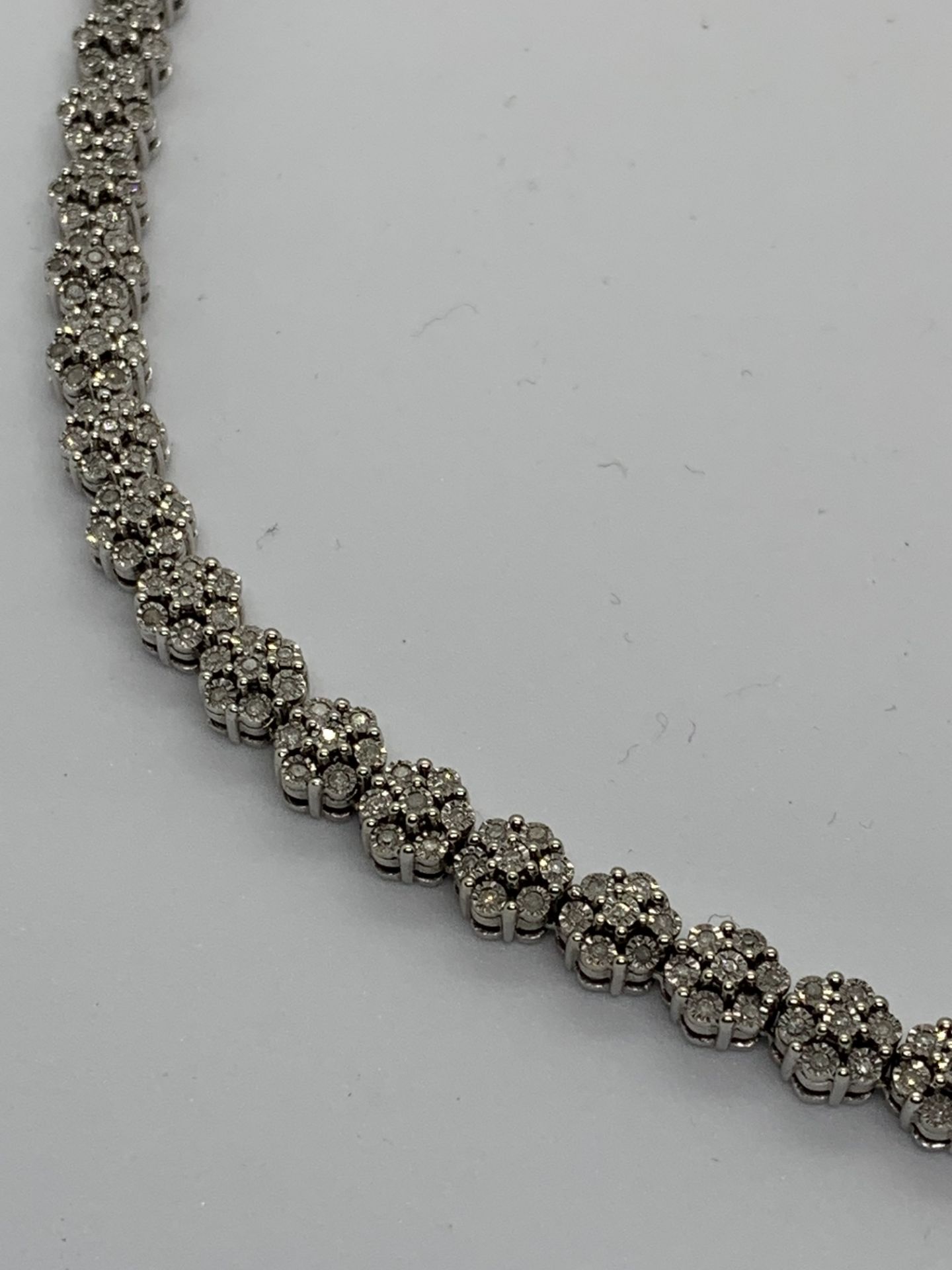 DIAMOND CLUSTER COLLARETTE SET IN WHITE GOLD - Image 2 of 2