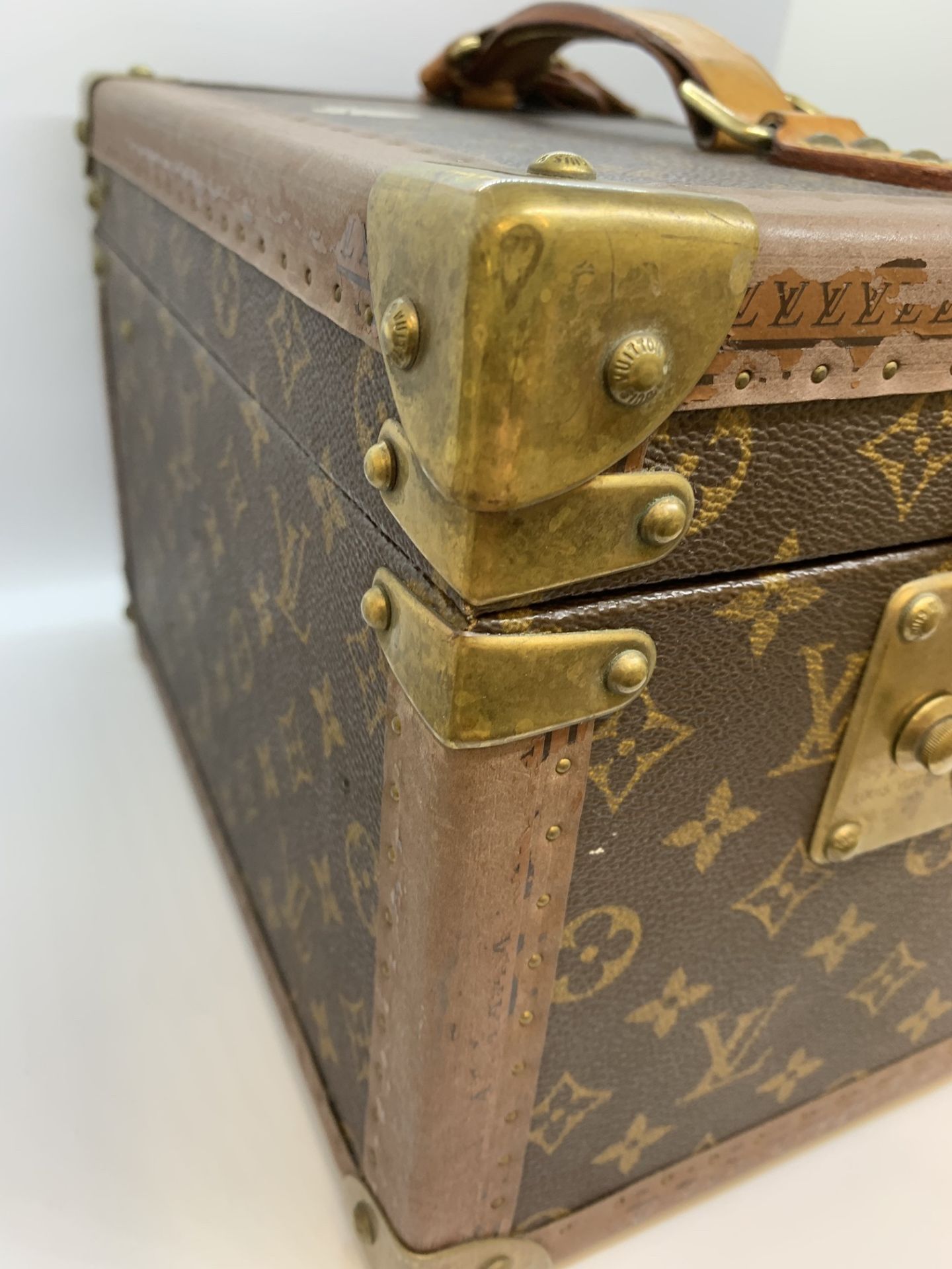 RARE VINTAGE LOUIS VUITTON VANITY CASE - Image 3 of 13