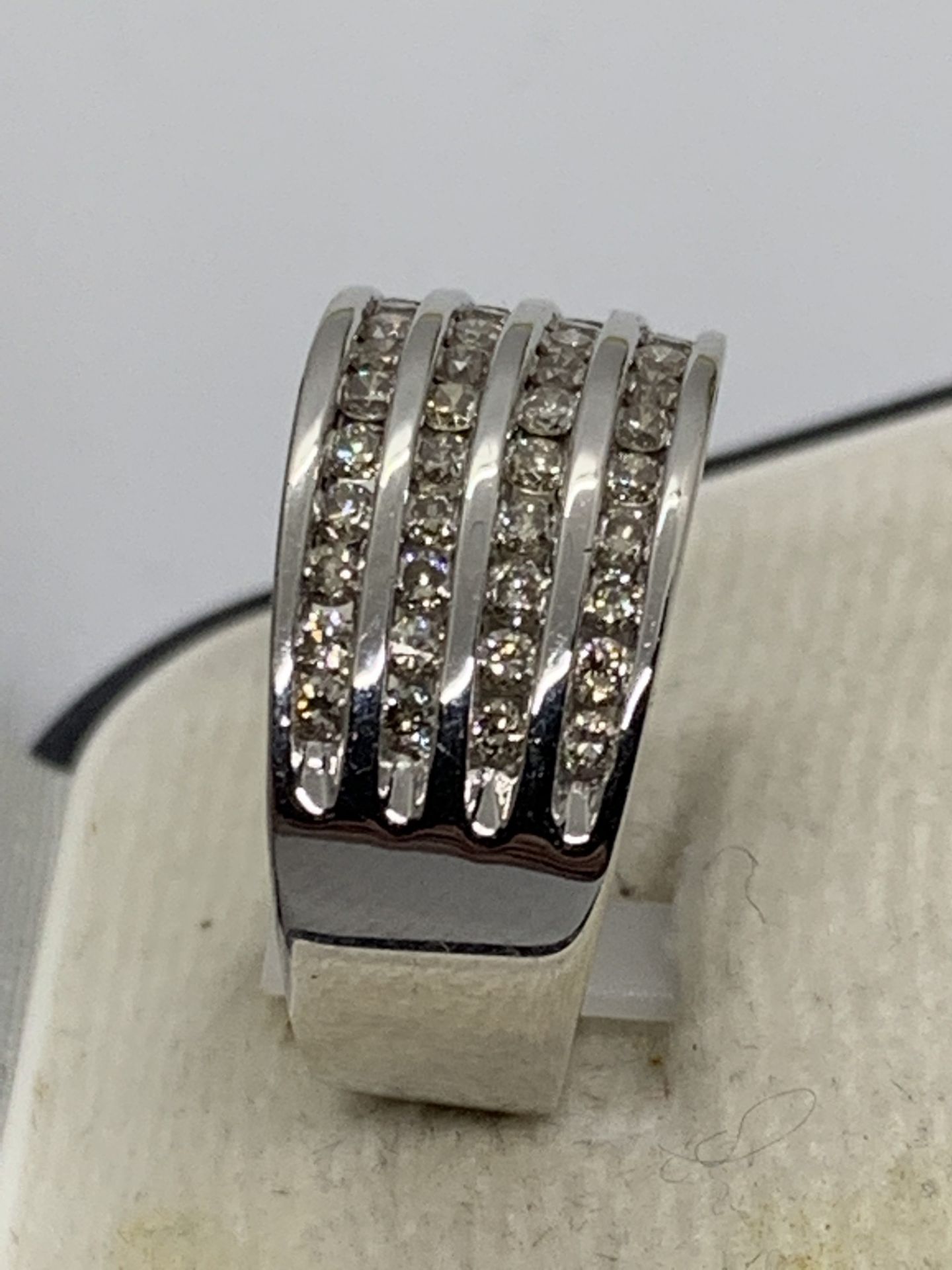 18ct WHITE GOLD 4 ROW DIAMOND SET RING 1.00ct - Image 3 of 8