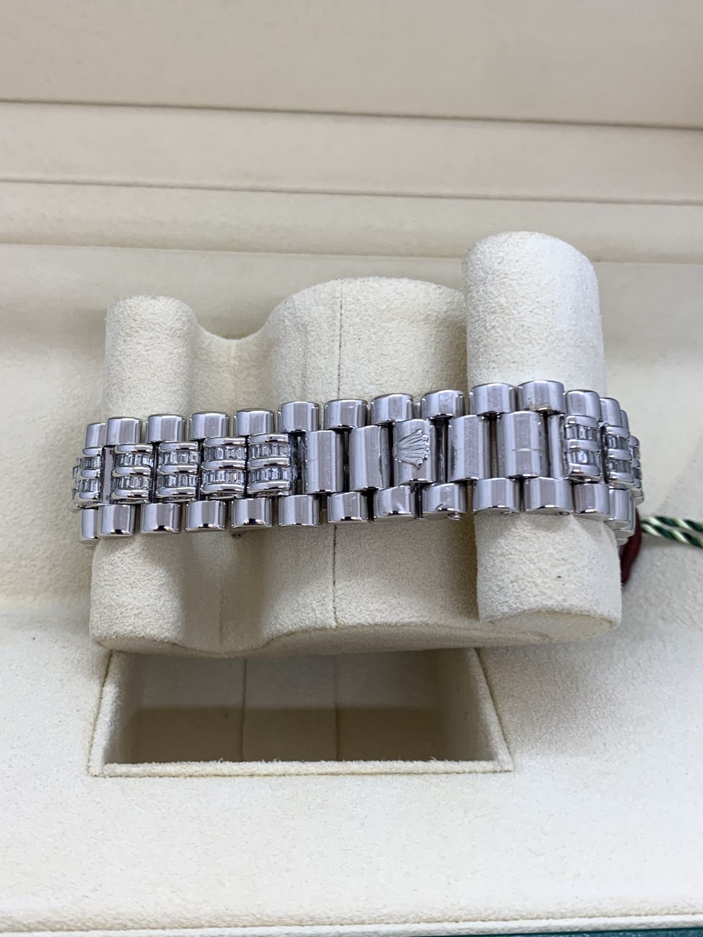 36mm DIAMOND SET DAY-DATE WATCH MARKED ROLEX SET IN WHITE METAL (TESTED AS GOLD) - Image 10 of 15