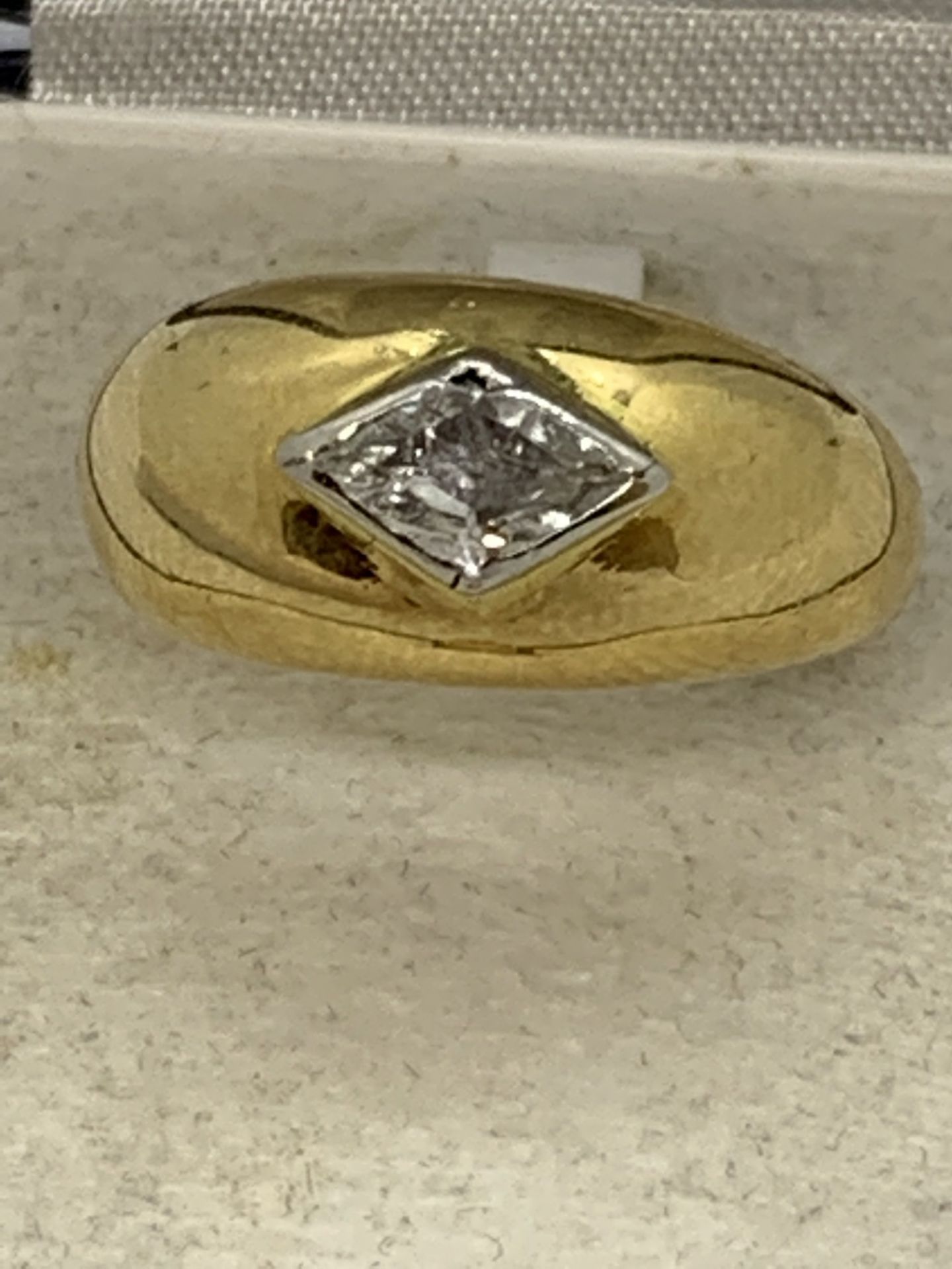 DIAMOND RING SET IN 18ct YELLOW GOLD - 10.9g APPROX - SIZE P APPROX - Image 2 of 6