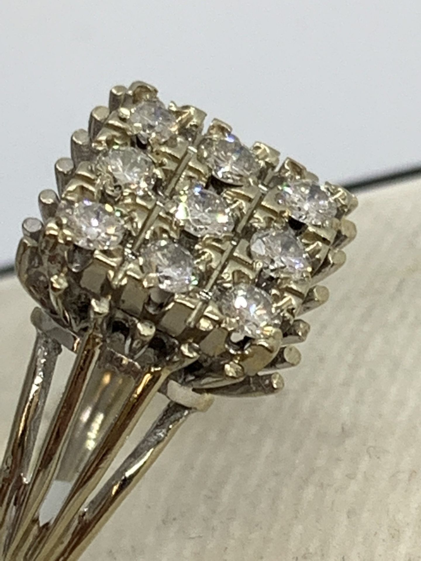 9 x DIAMOND SET RING IN 18ct WHITE/YELLOW GOLD - 6.7g APPROX - SIZE M APPROX - Image 2 of 6