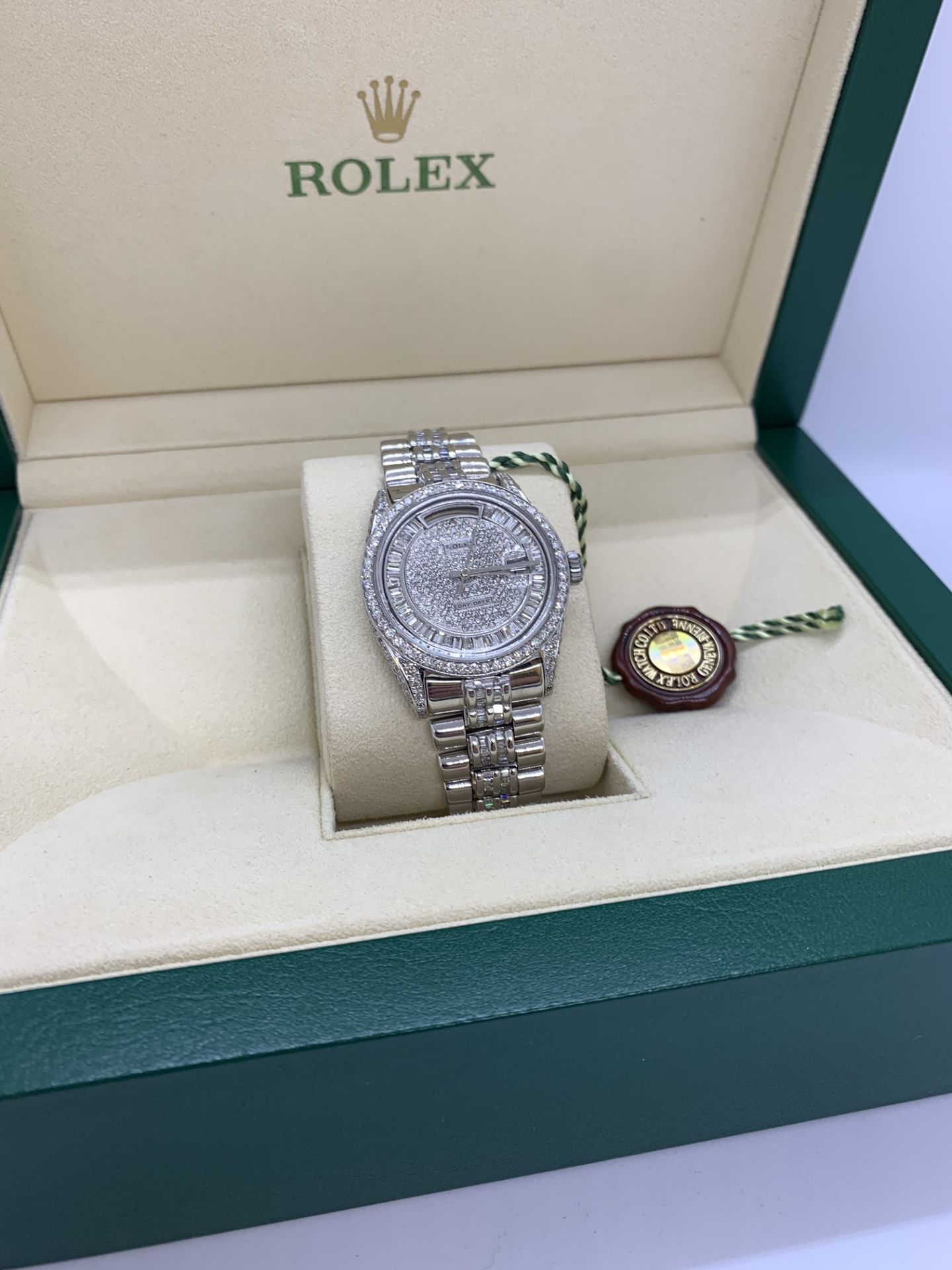 36mm DIAMOND SET DAY-DATE WATCH MARKED ROLEX SET IN WHITE METAL (TESTED AS GOLD) - Image 6 of 15