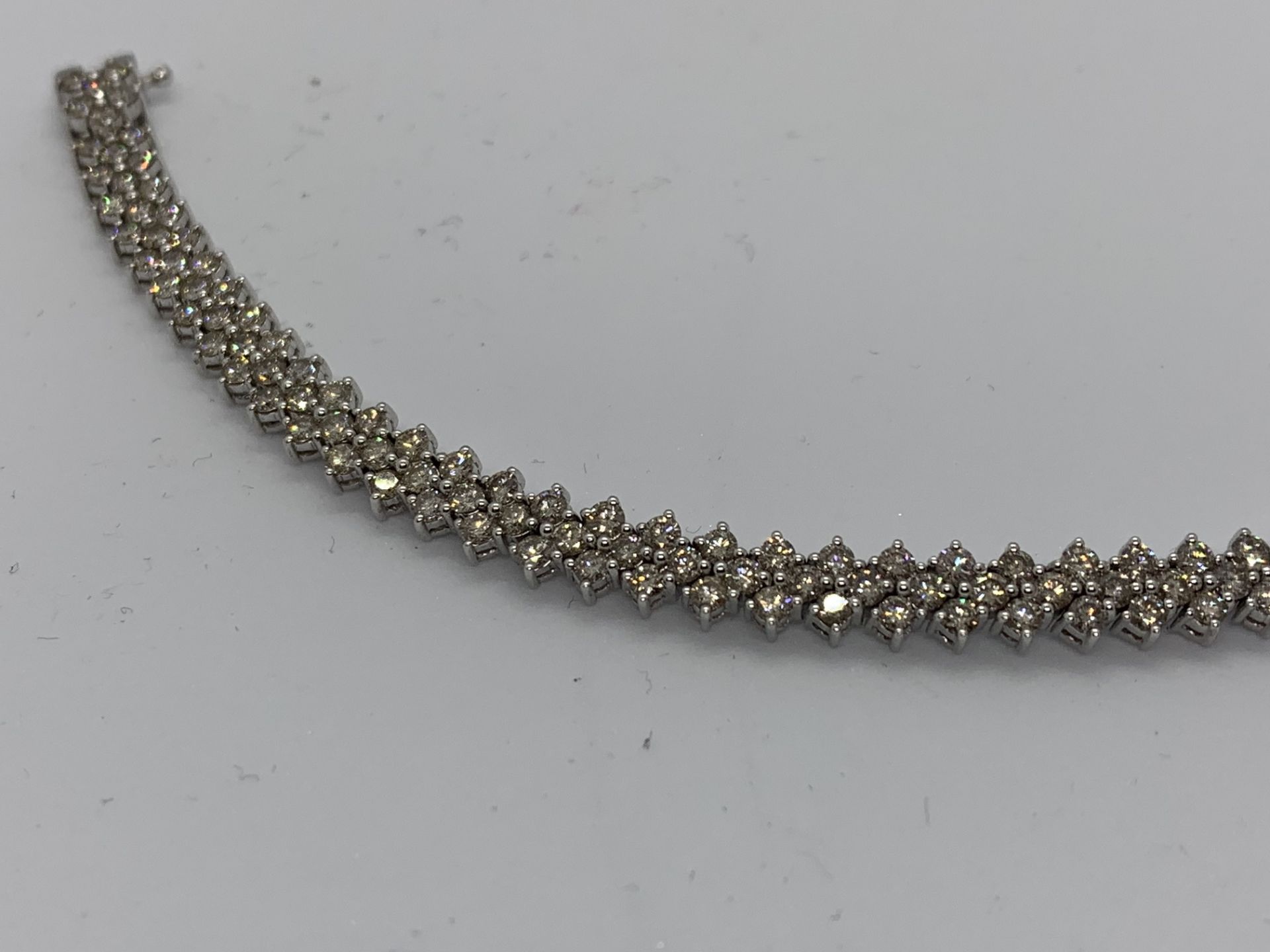 6.04ct DIAMOND BRACELET SET IN WHITE GOLD - Image 4 of 5