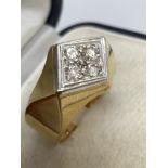 DIAMOND SET RING IN 18ct YELLOW GOLD - 10.8g APPROX - SIZE O APPROX