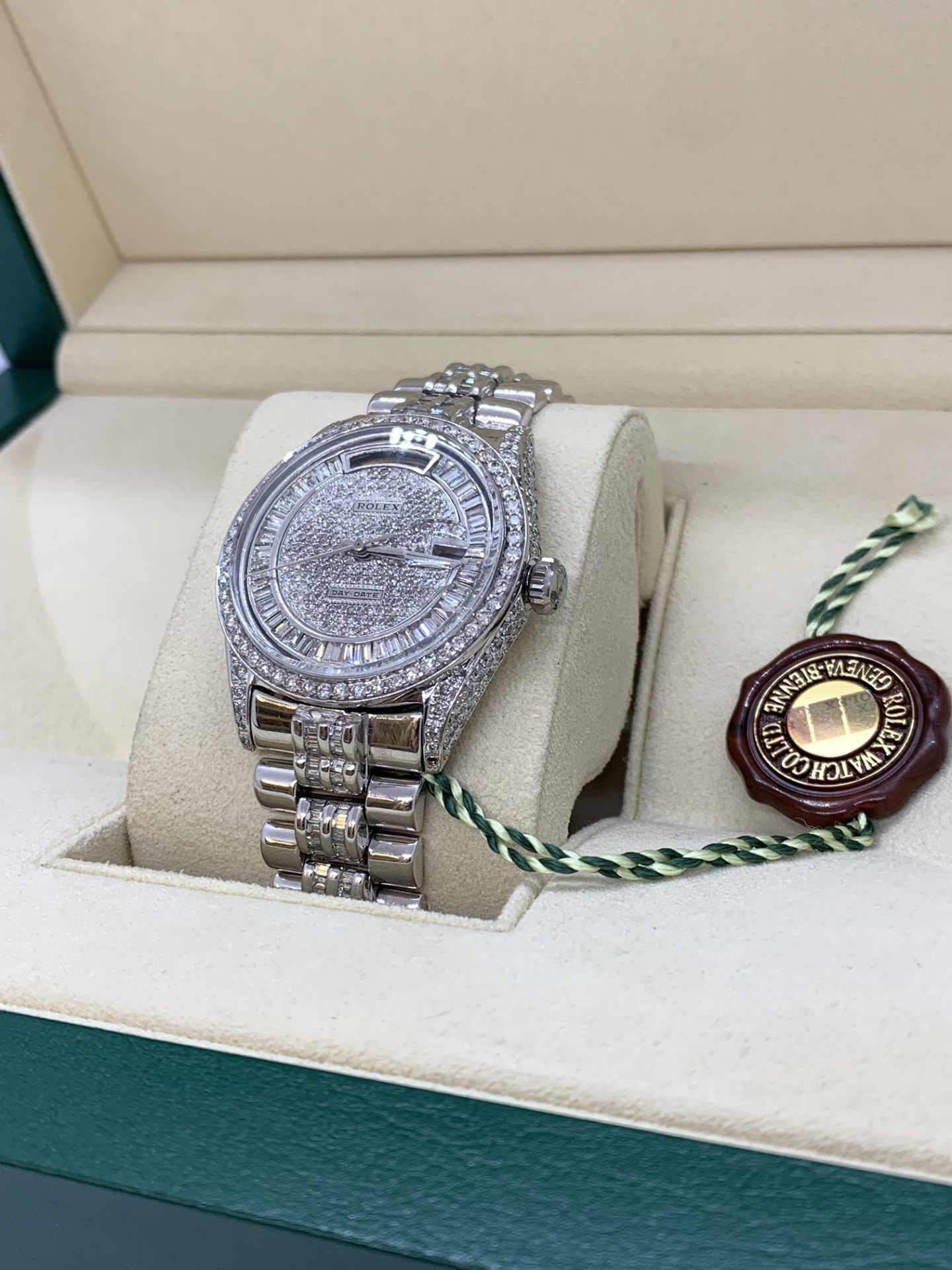 36mm DIAMOND SET DAY-DATE WATCH MARKED ROLEX SET IN WHITE METAL (TESTED AS GOLD) - Image 12 of 15