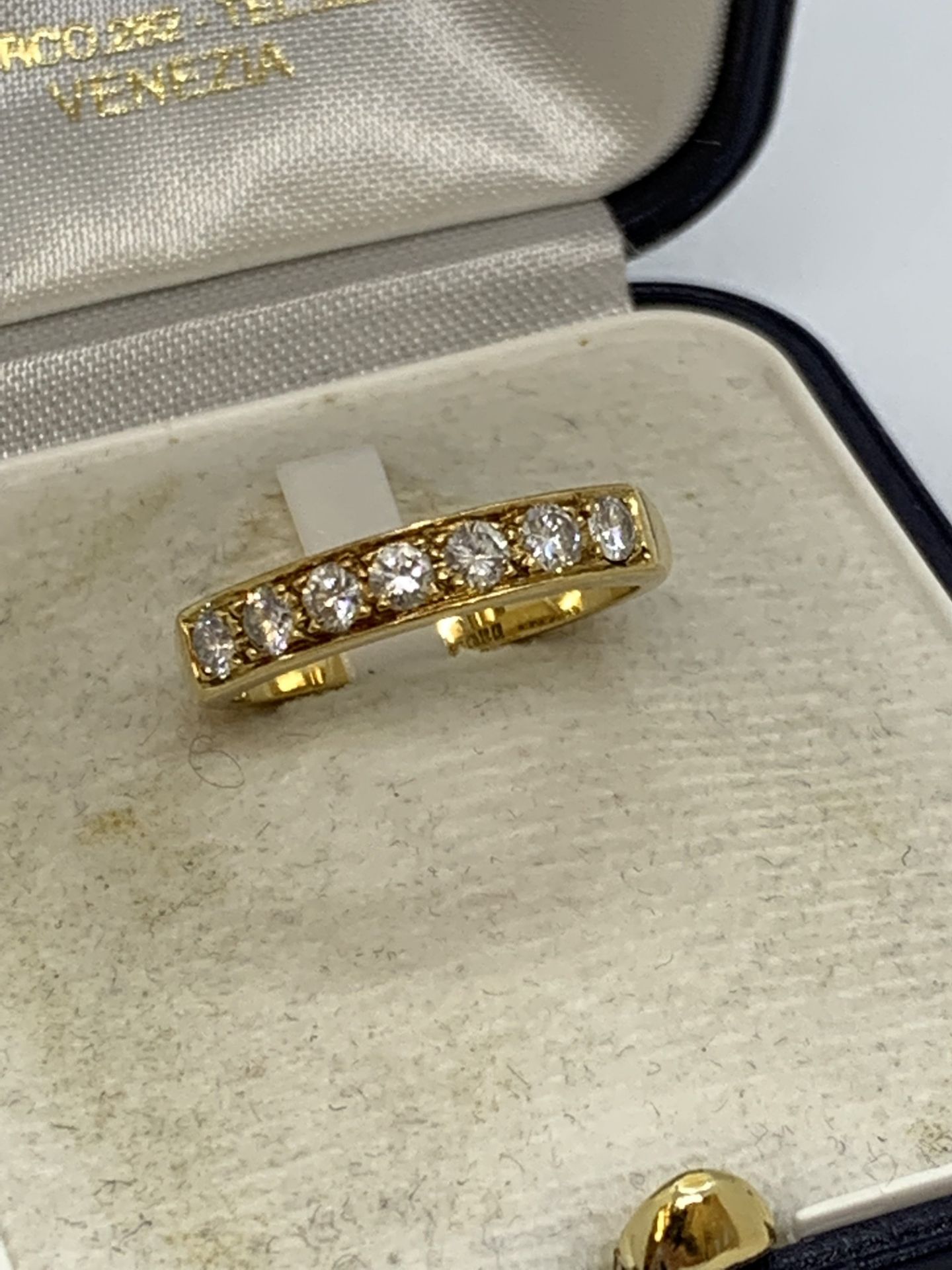 DIAMOND 1/2 ETERNITY RING IN 18ct YELLOW GOLD - 4.1g APPROX - SIZE M APPROX - Image 2 of 8
