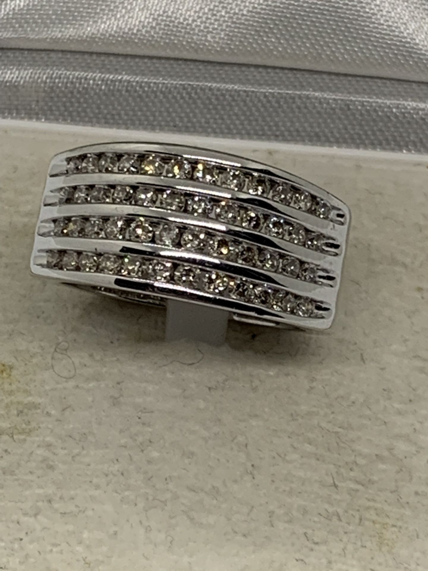 18ct WHITE GOLD 4 ROW DIAMOND SET RING 1.00ct - Image 2 of 8