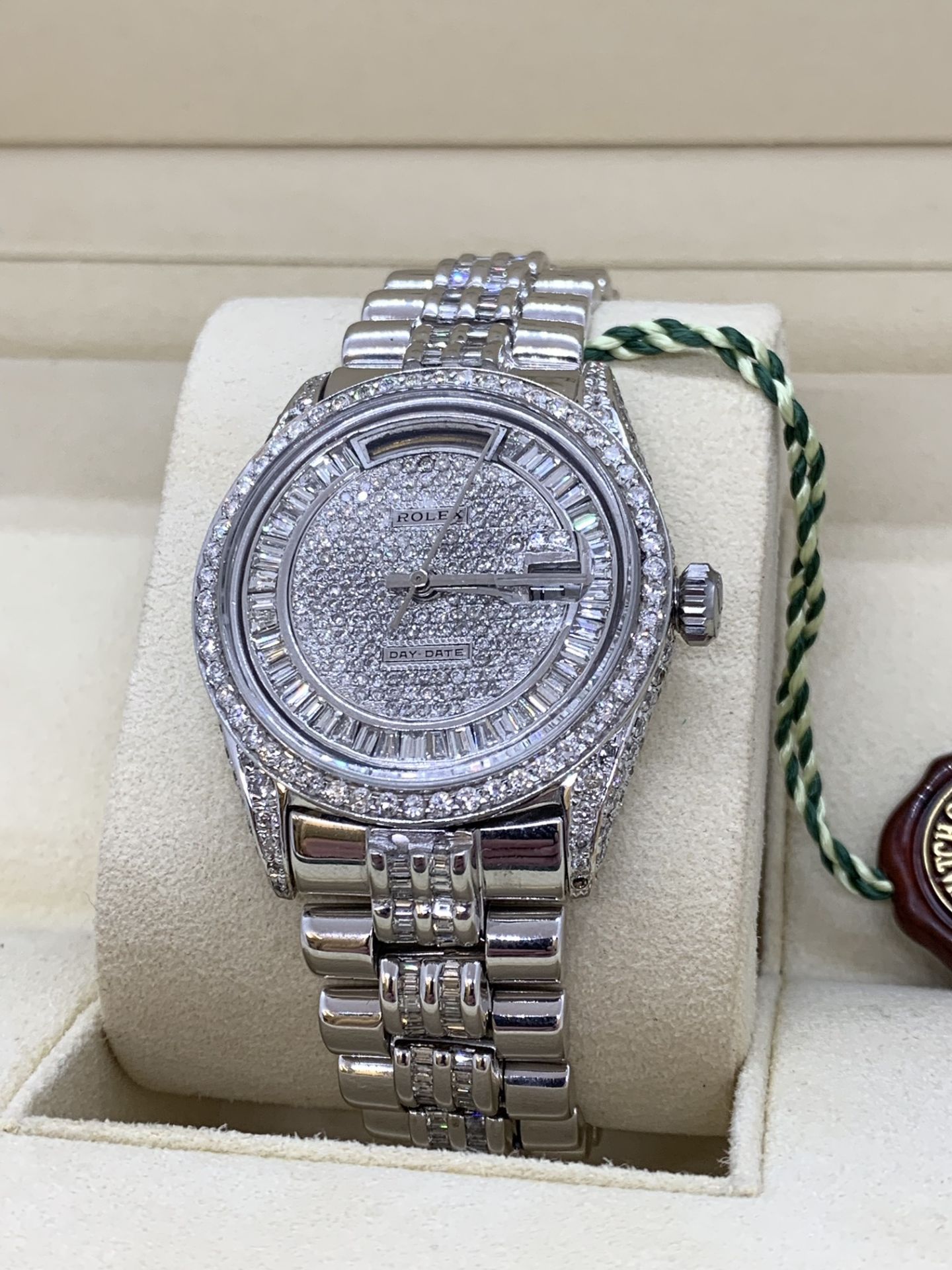 36mm DIAMOND SET DAY-DATE WATCH MARKED ROLEX SET IN WHITE METAL (TESTED AS GOLD) - Image 4 of 15
