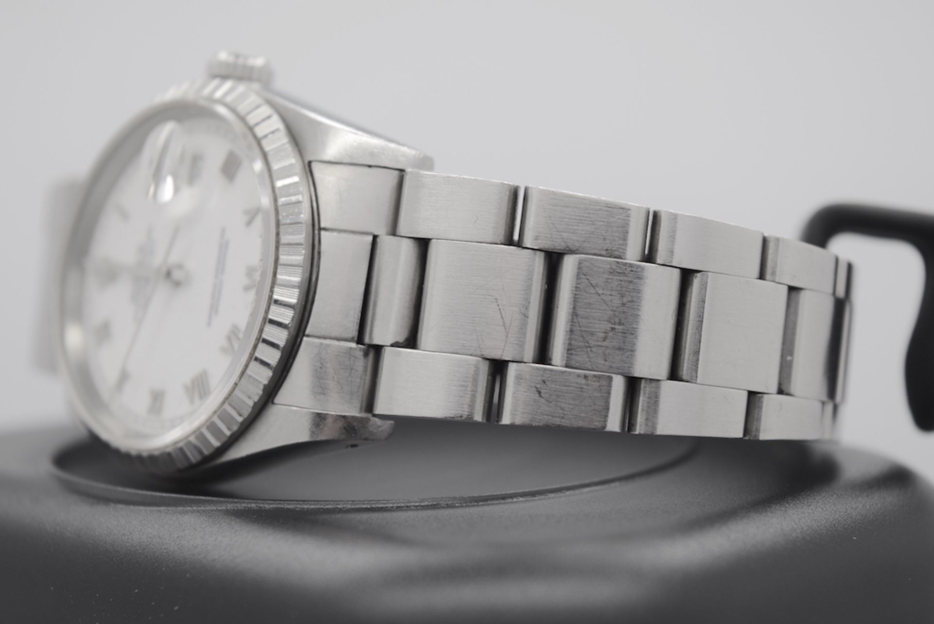 Mens 36mm Rolex Datejust 16200 (White Roman Numeral Dial) - Image 3 of 8